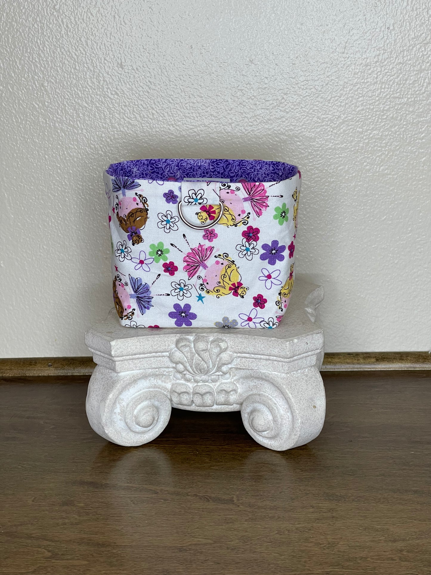 Car Vent Bag - Little Girls Playing on White