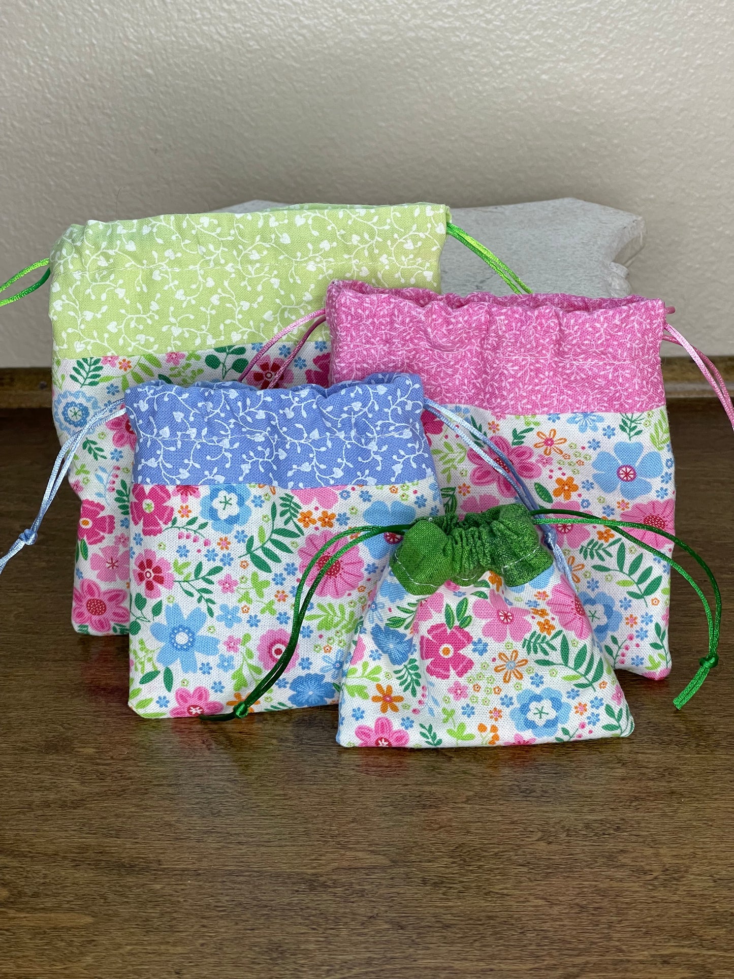 Drawstring Flat Bag - Tiny Flowers