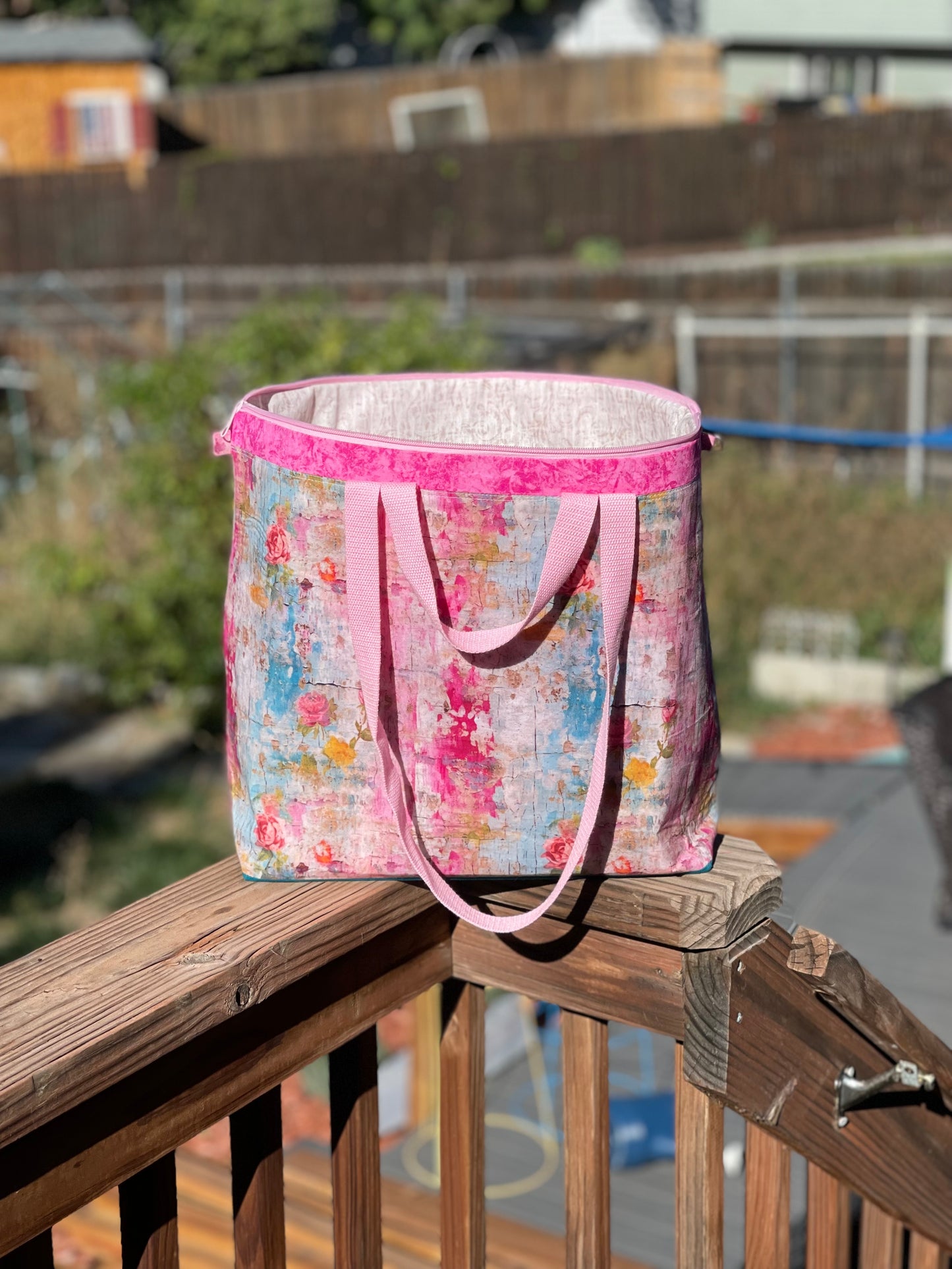 Designer Zipper Tote - Pink Grunge