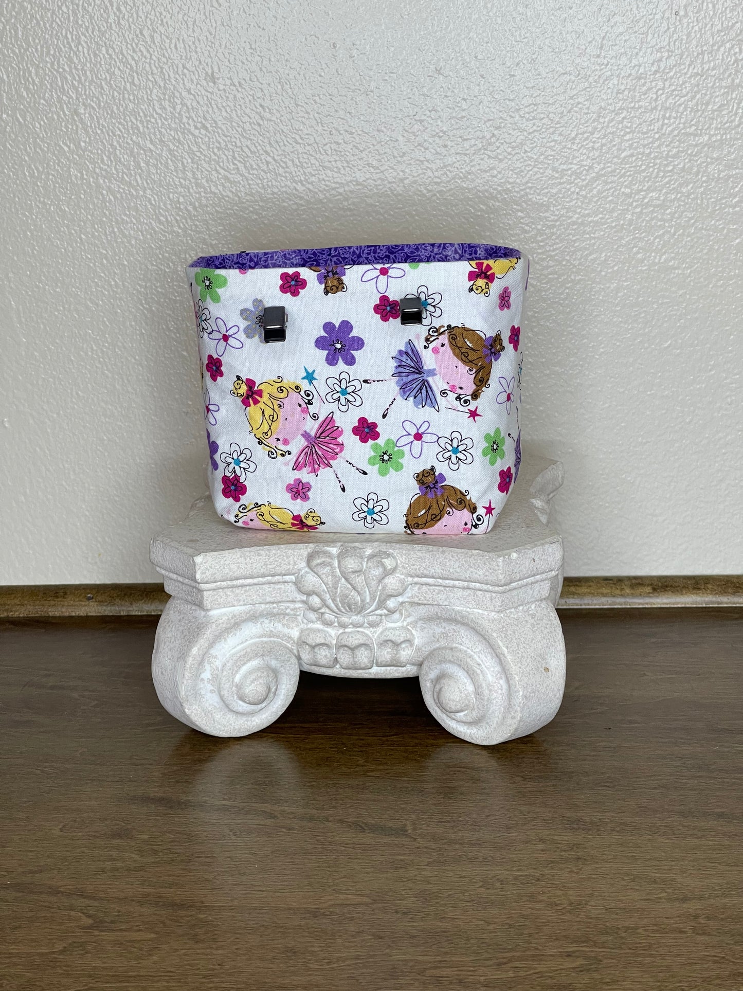 Car Vent Bag - Little Girls Playing on White