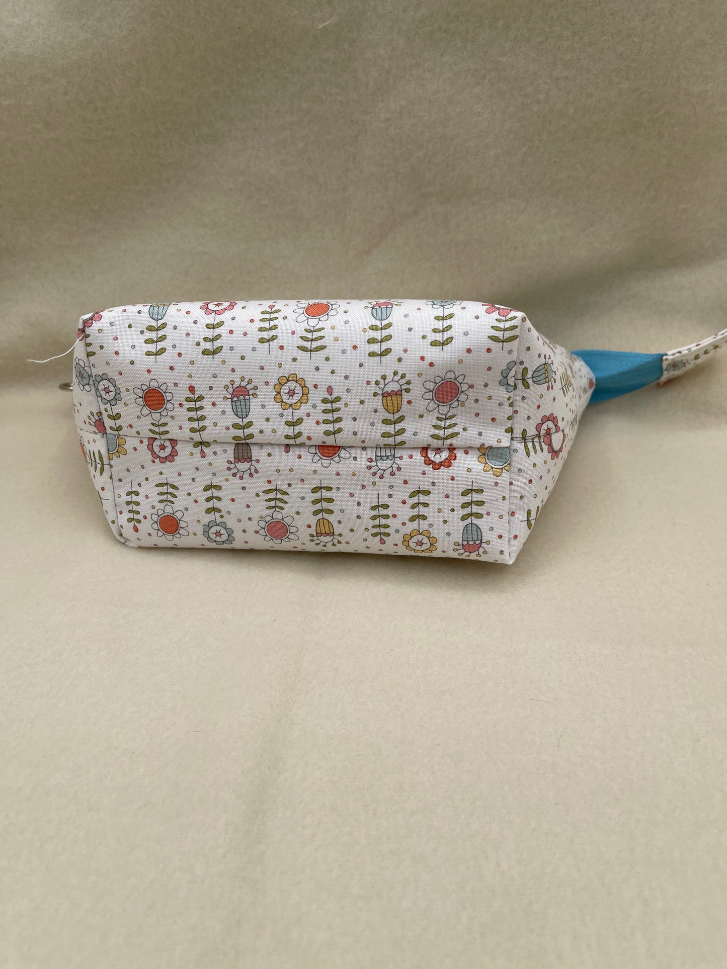 Zipper Bucket Bag - Tiny Flowers in a Row