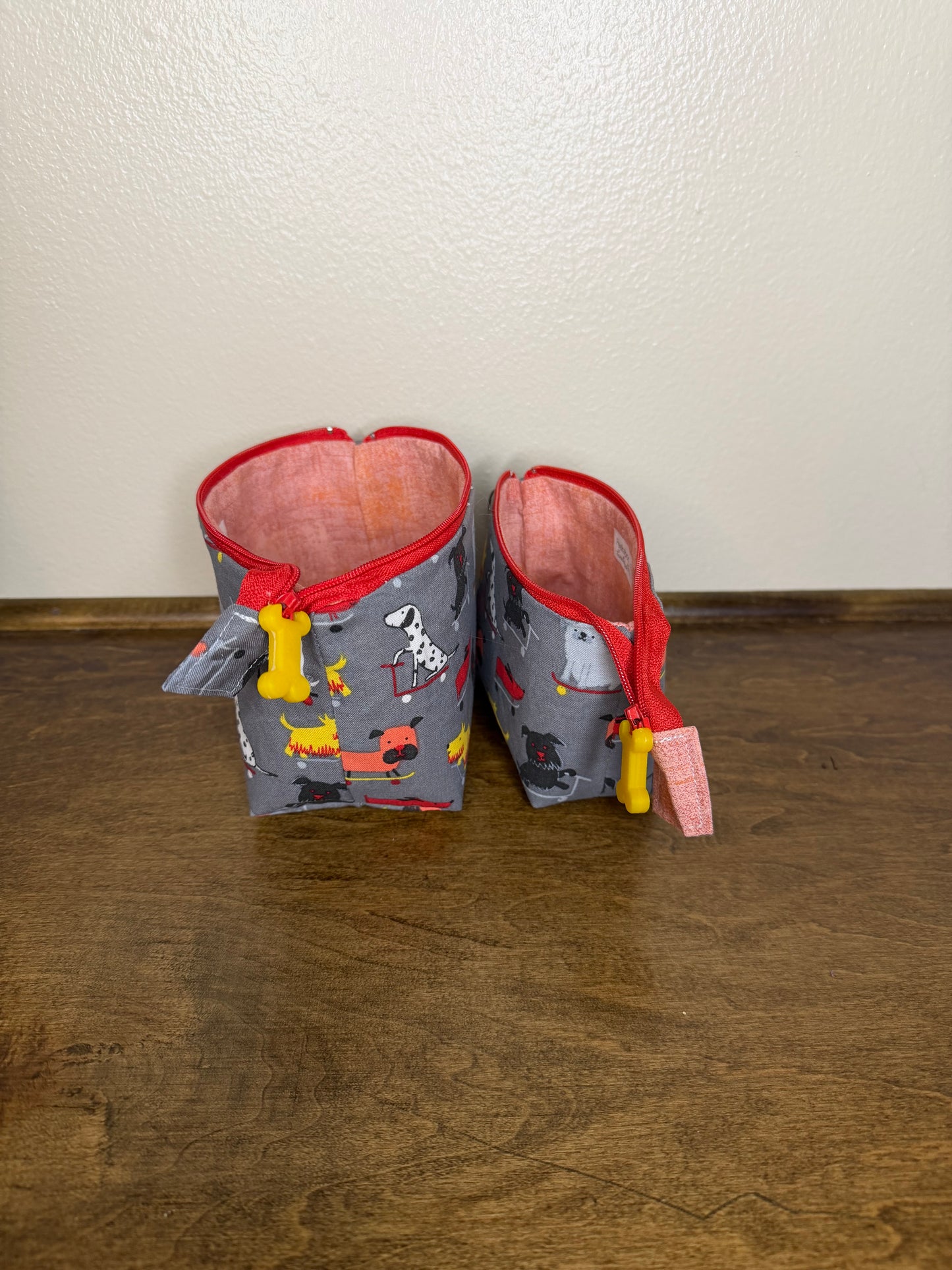 Zipper Bucket Bag - Dogs on Skateboards