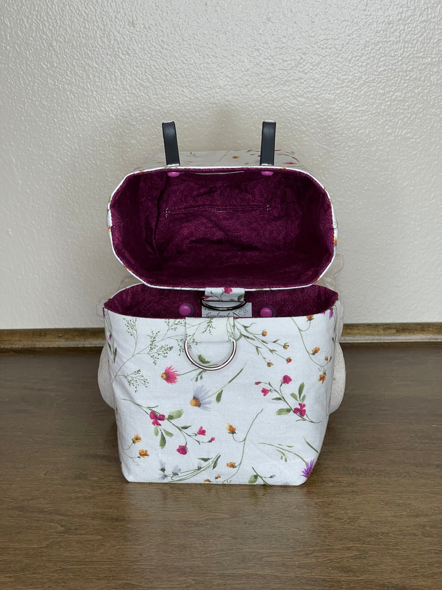 Car Vent Bag - Delicate Flowers on White