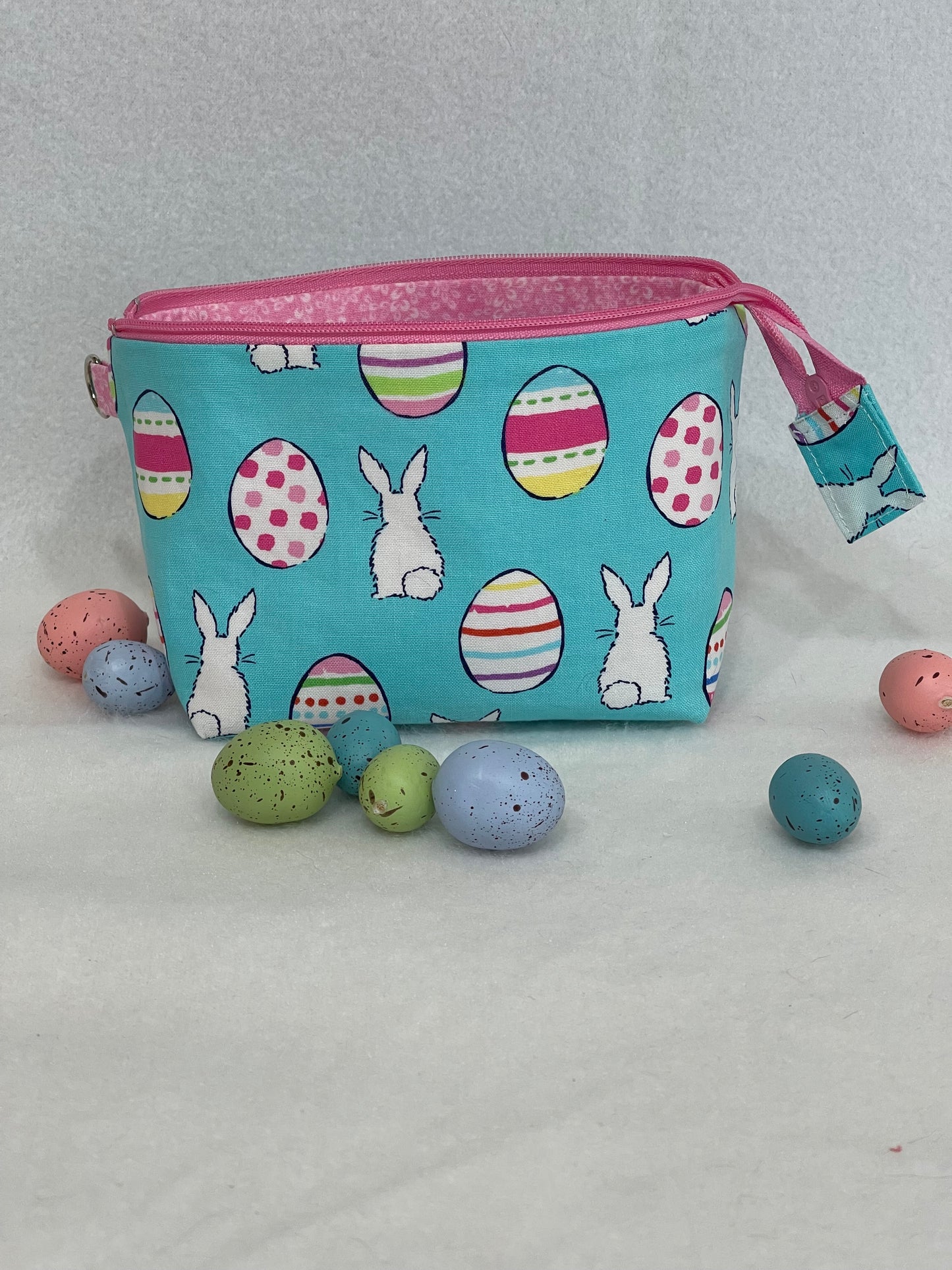 Zipper Bucket Bag - Easter Bunnies and Eggs