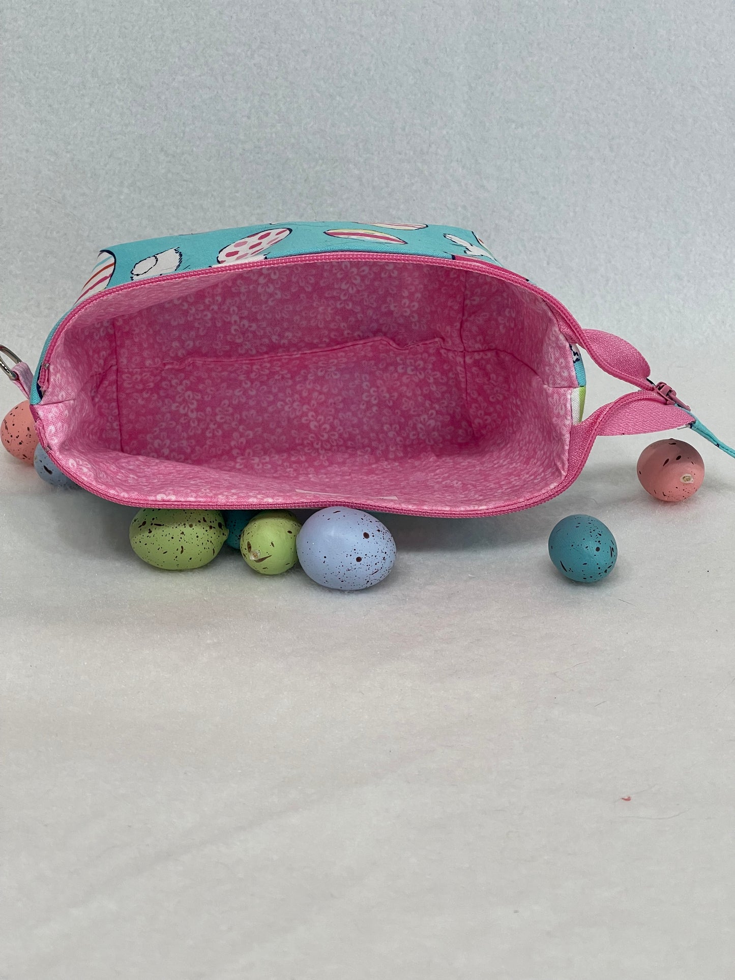 Zipper Bucket Bag - Easter Bunnies and Eggs