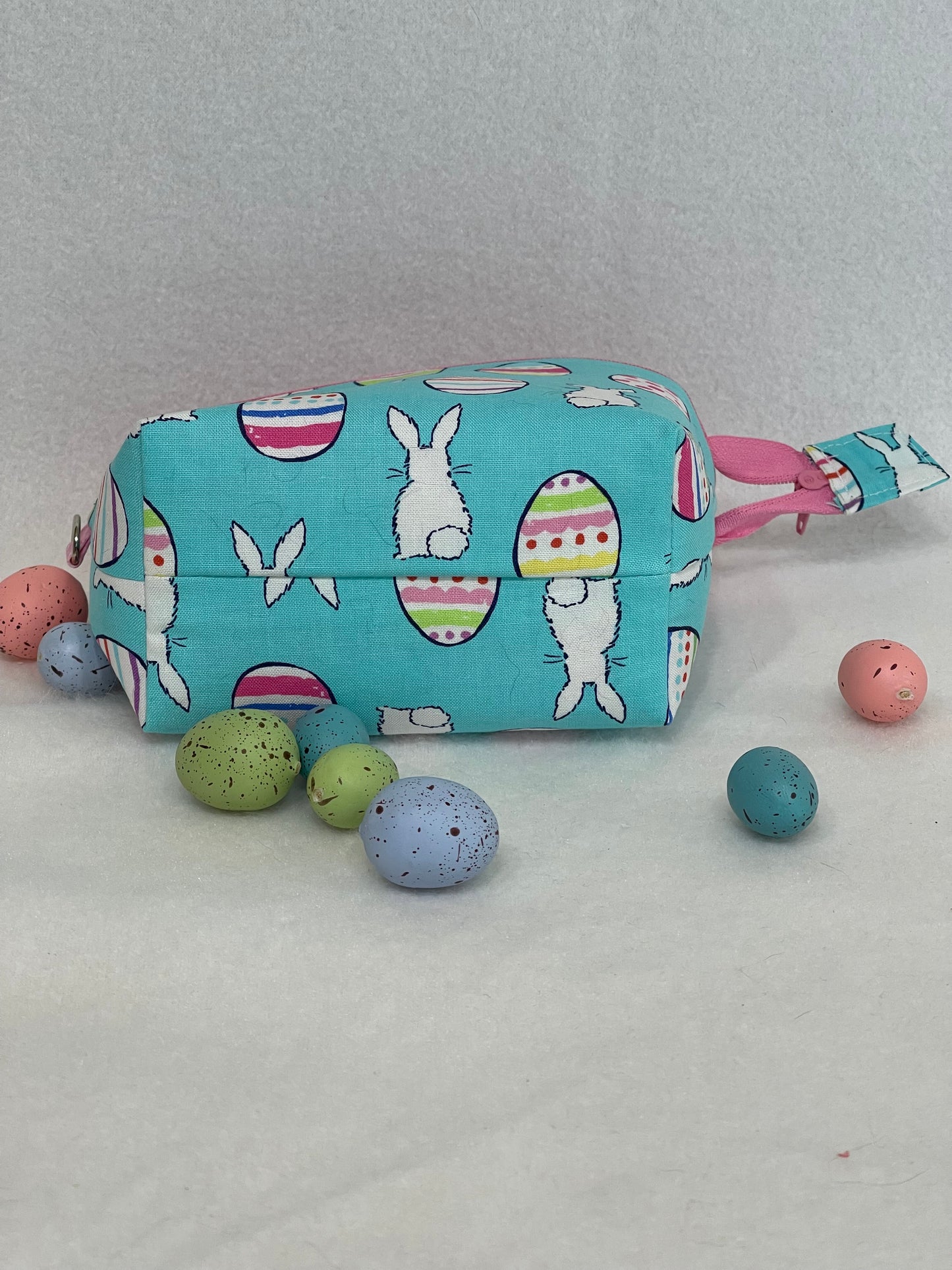 Zipper Bucket Bag - Easter Bunnies and Eggs