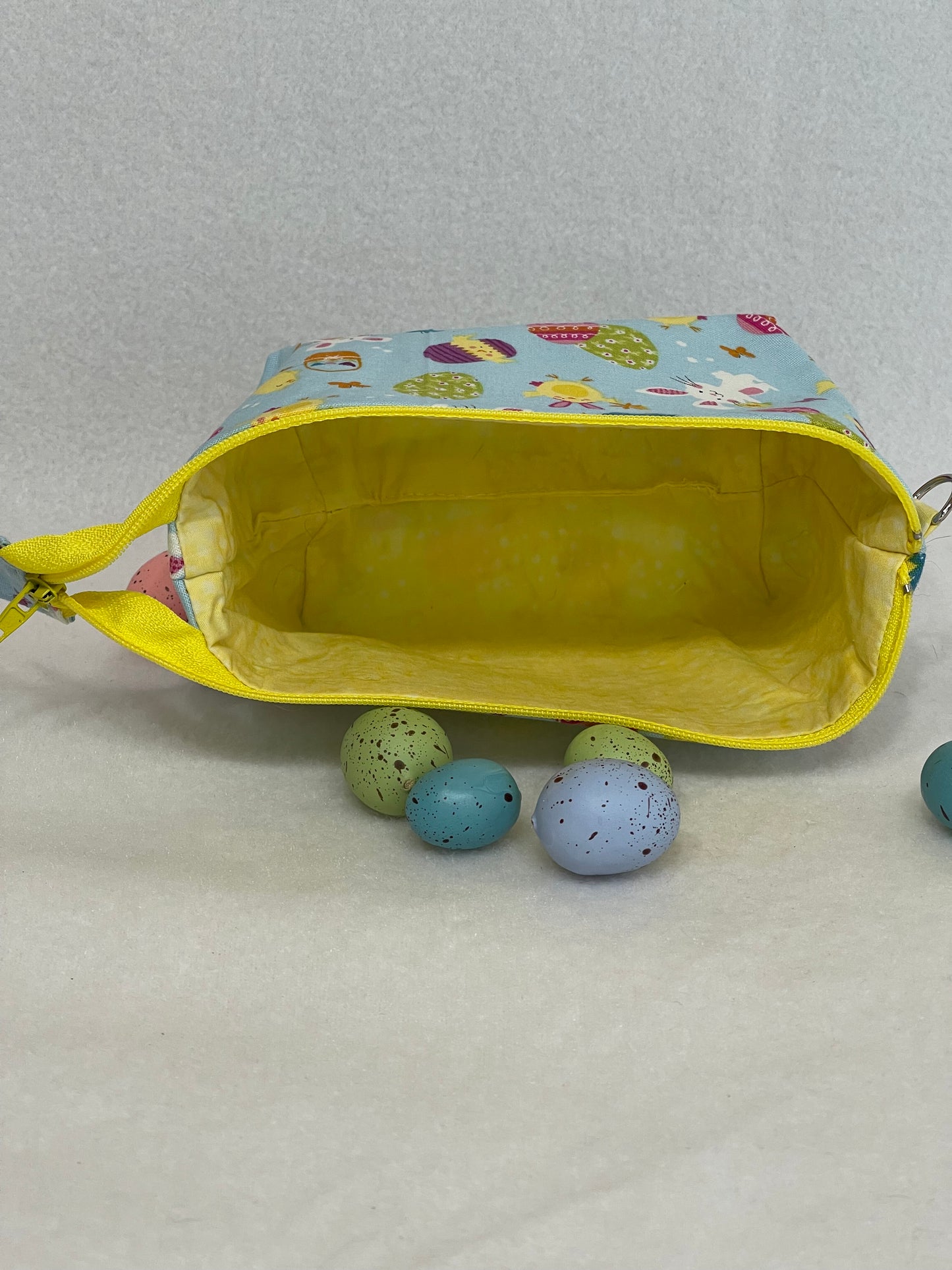 Zipper Bucket Bag - Easter Bunnies and Chicks