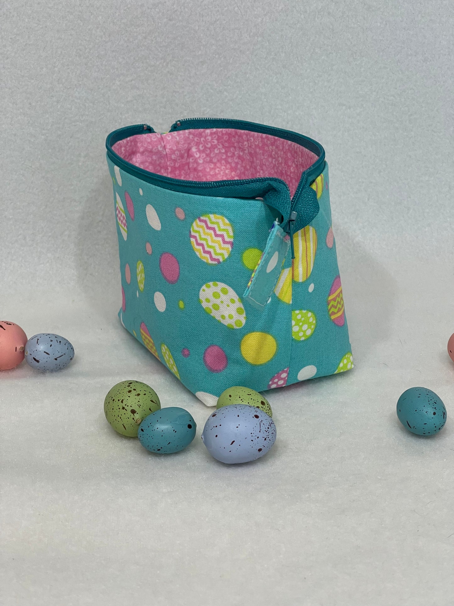 Zipper Bucket Bag - Easter Eggs