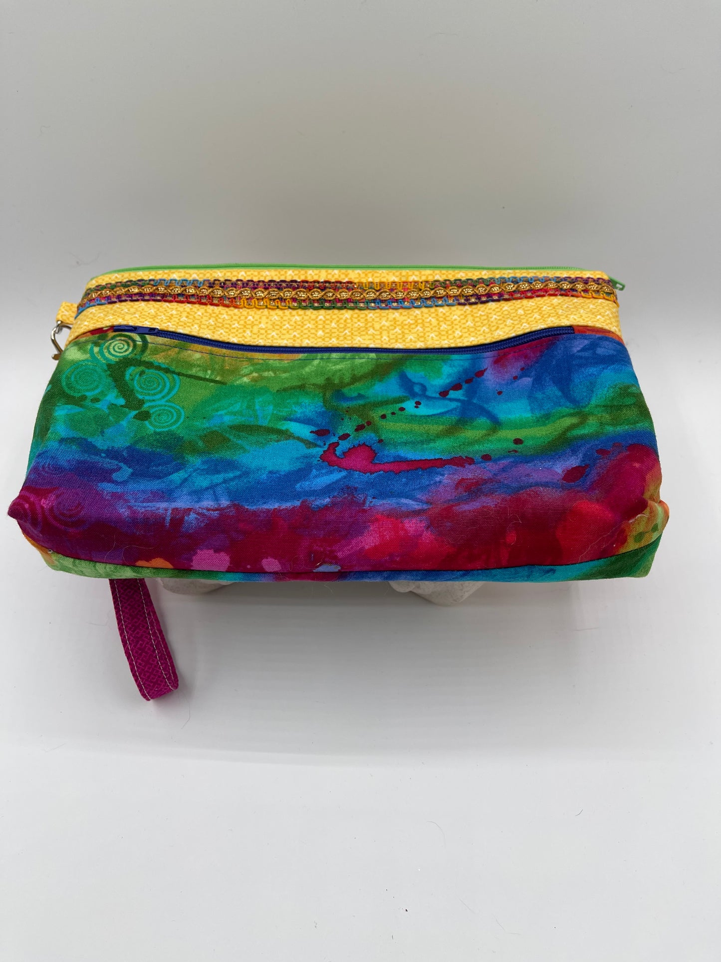 Clutchie - Colorful Abstract Motion