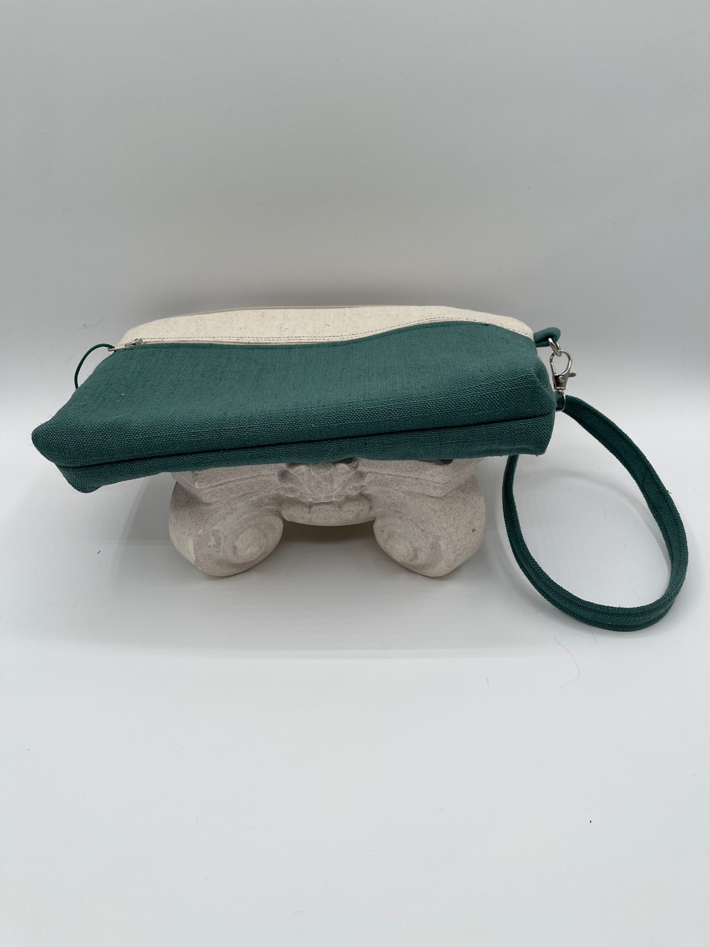 Clutchie - Green Linen
