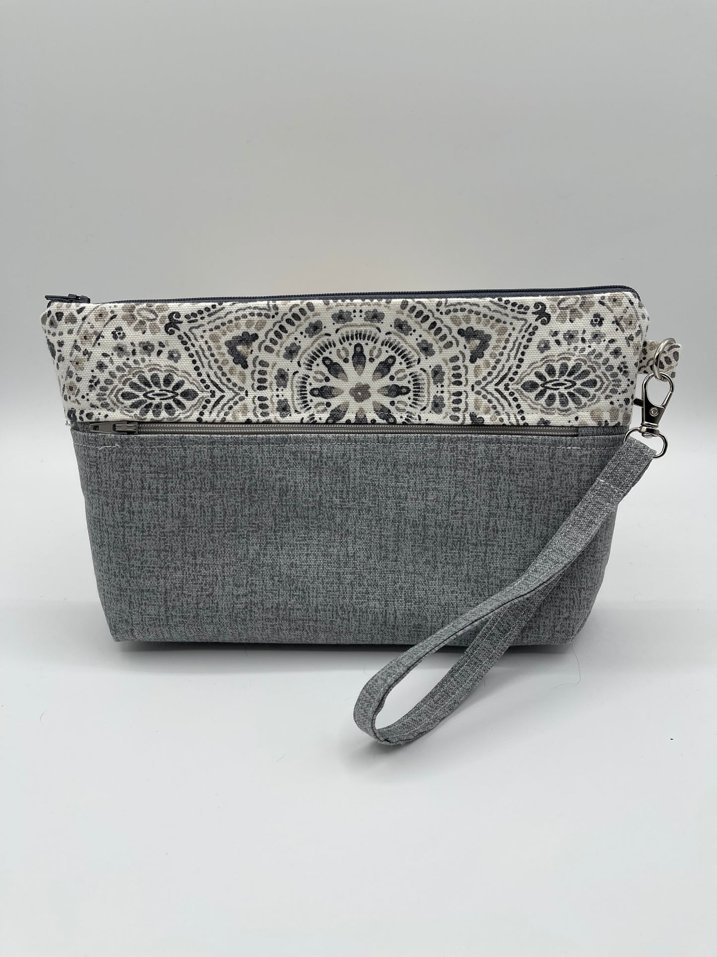 Clutchie - Gray with Accents