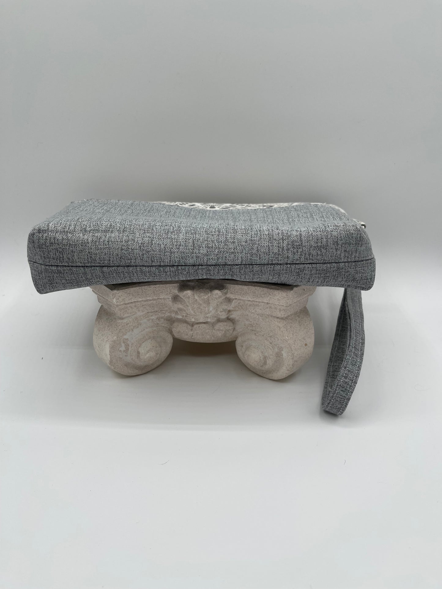 Clutchie - Gray with Accents