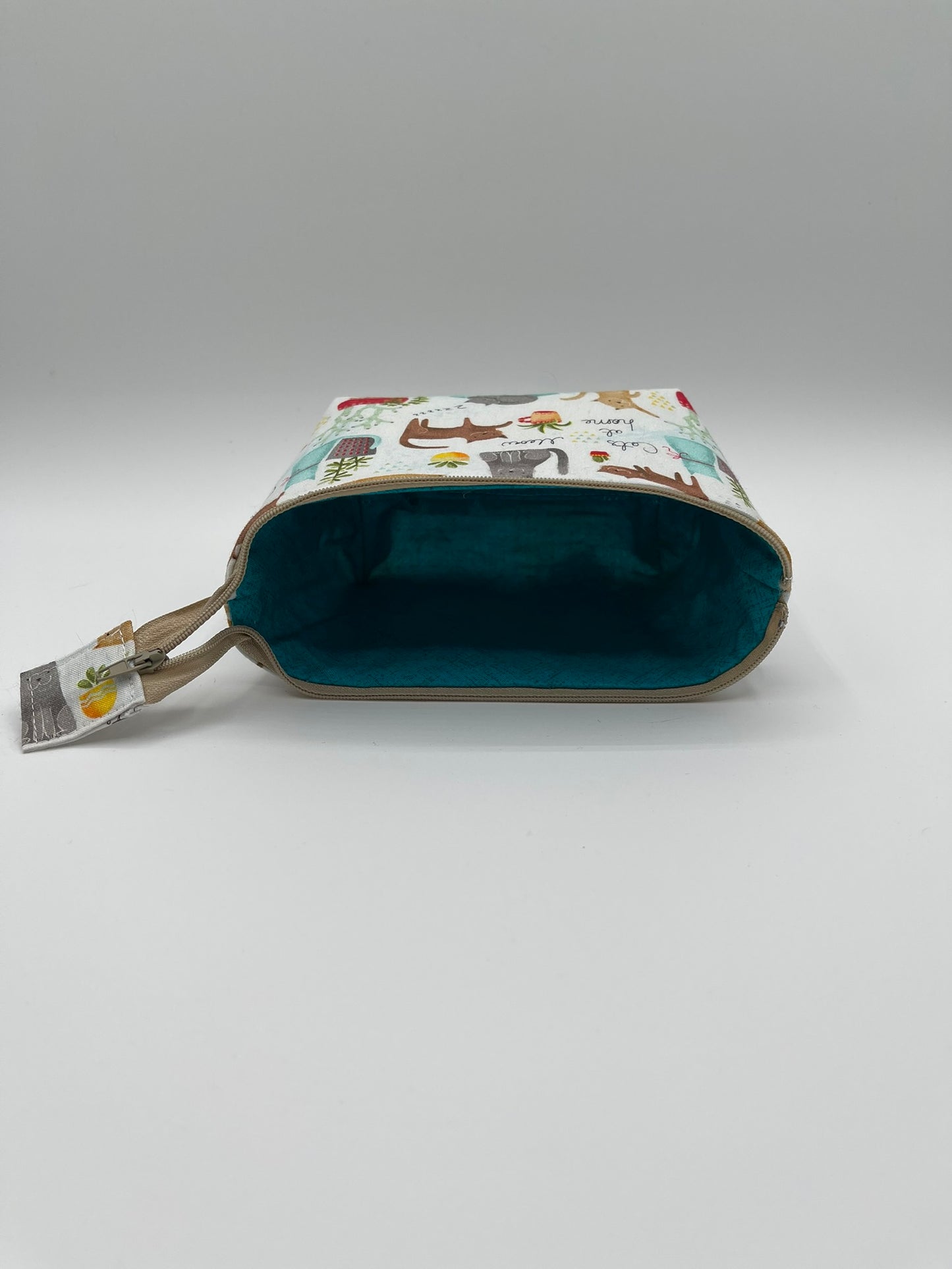 Zipper Bucket Bag - Cats and Plants