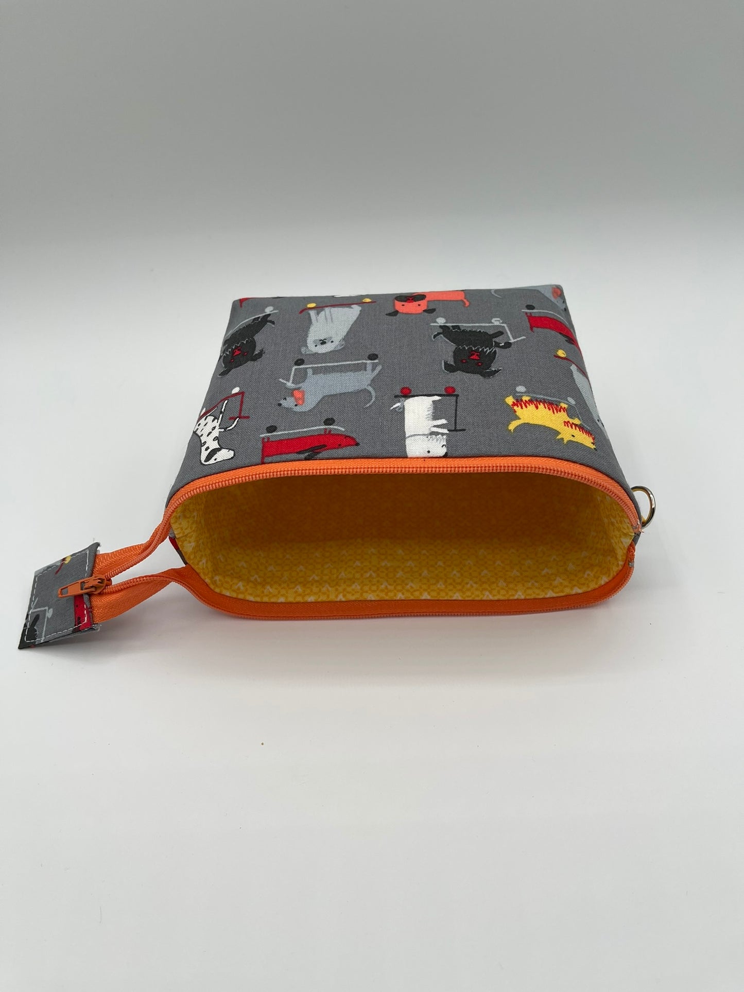 Zipper Bucket Bag - Dogs on Skateboards