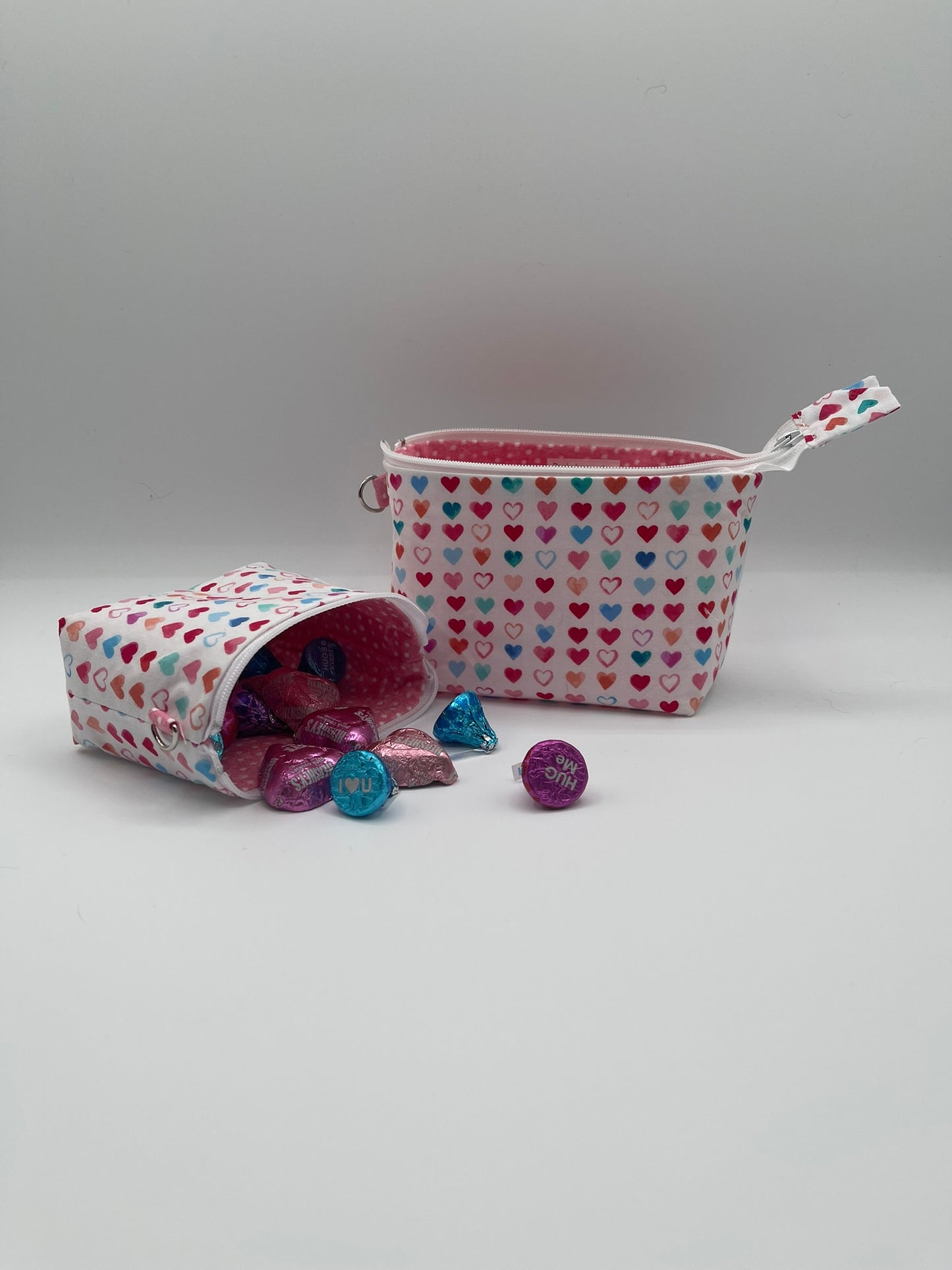 Zipper Bucket Bag - Rows of Colored Hearts