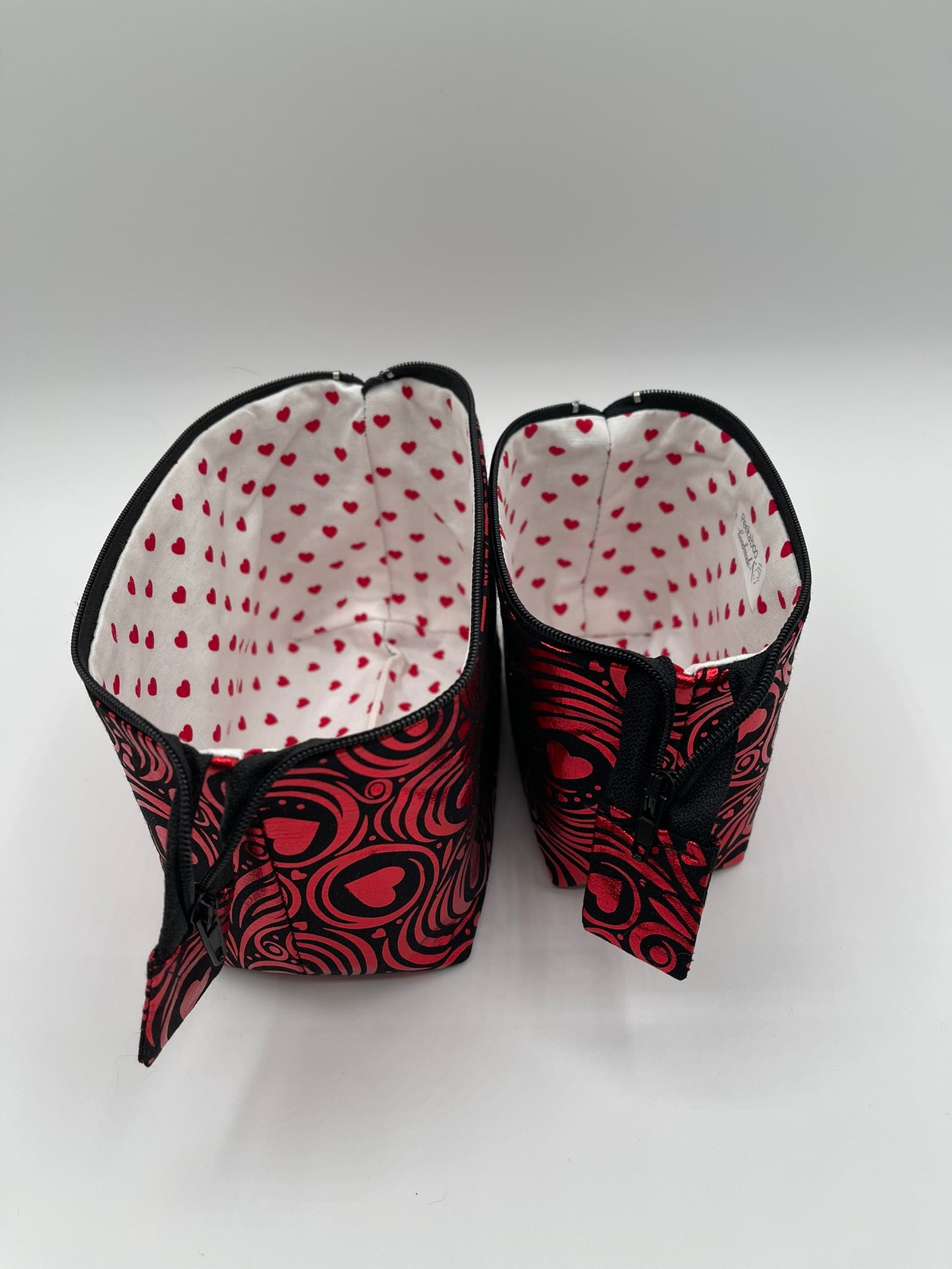 Zipper Bucket Bag - Shiny Red Hearts on Black