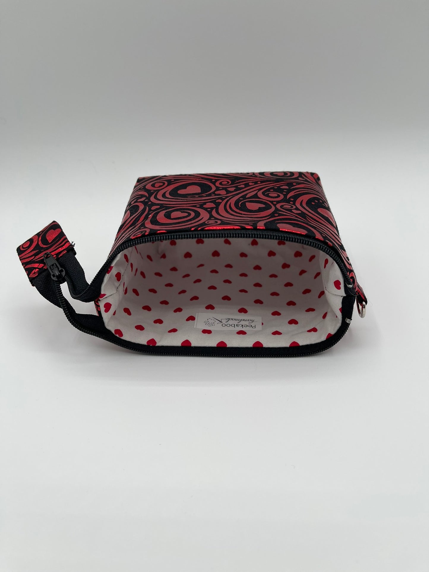 Zipper Bucket Bag - Shiny Red Hearts on Black
