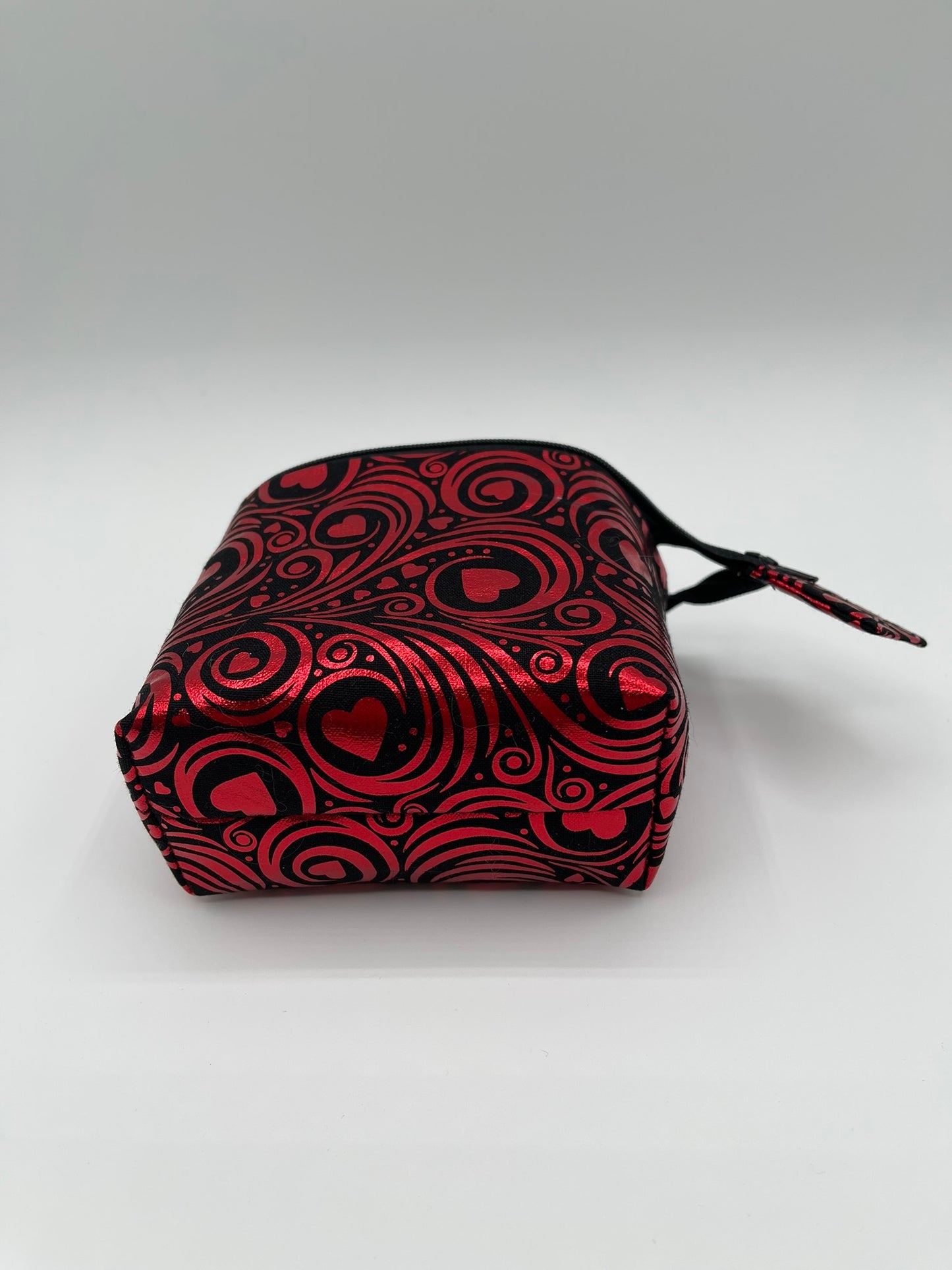Zipper Bucket Bag - Shiny Red Hearts on Black