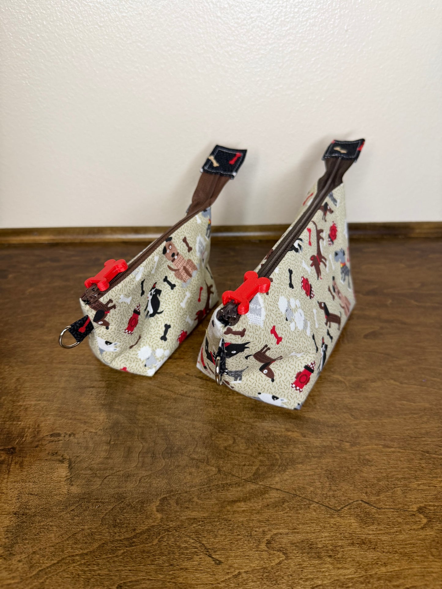 Zipper Bucket Bag - Dogs on Tan