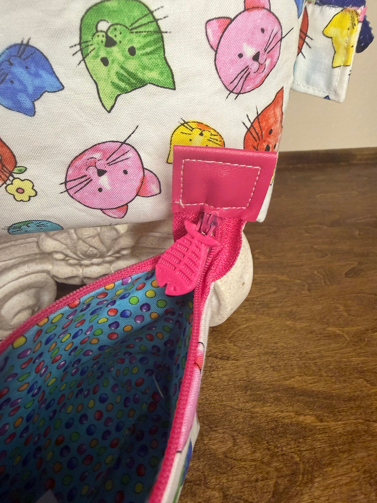 Zipper Bucket Bag - Cute Cat Faces
