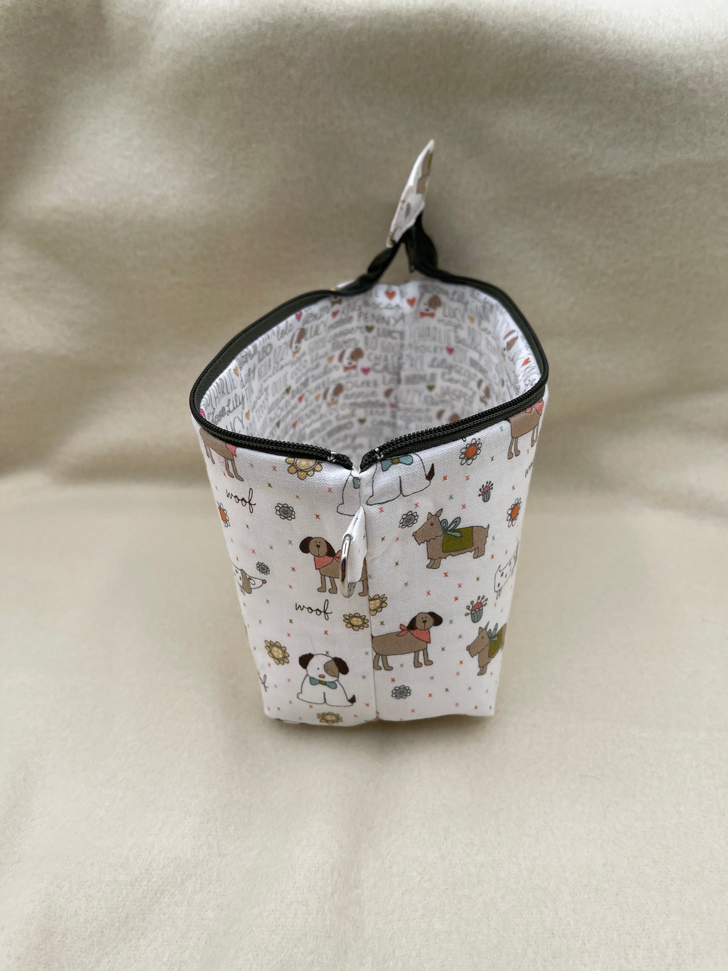 Zipper Bucket Bag - Tiny Dogs White