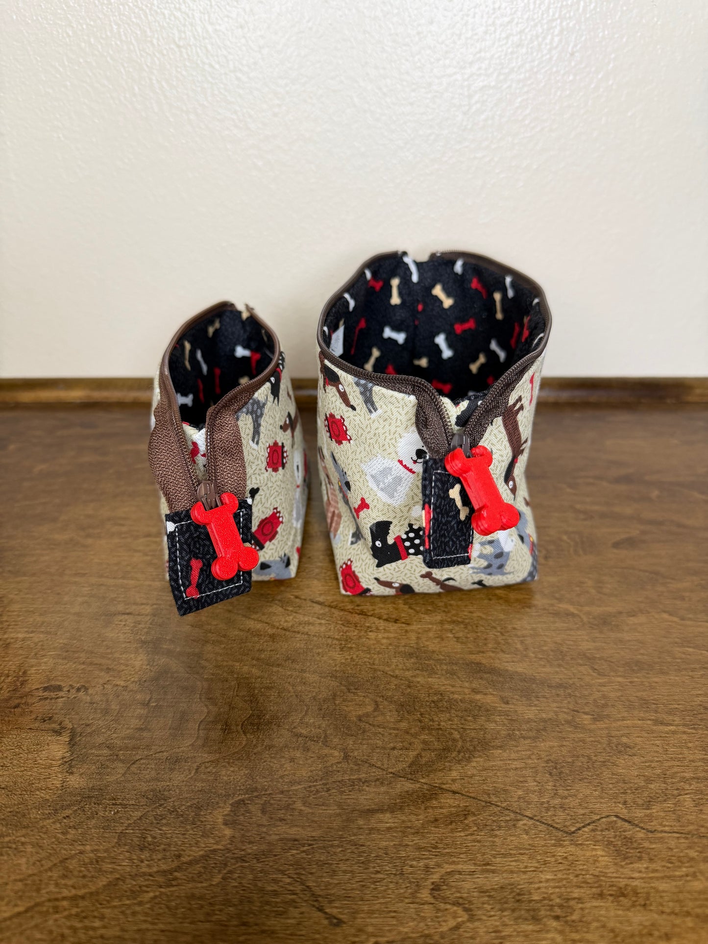 Zipper Bucket Bag - Dogs on Tan