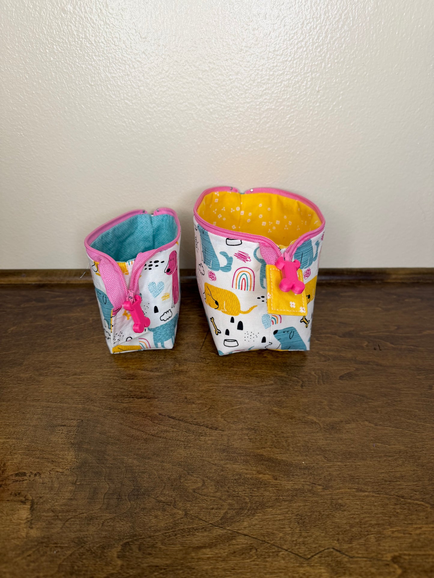 Zipper Bucket Bag - Striped Dogs