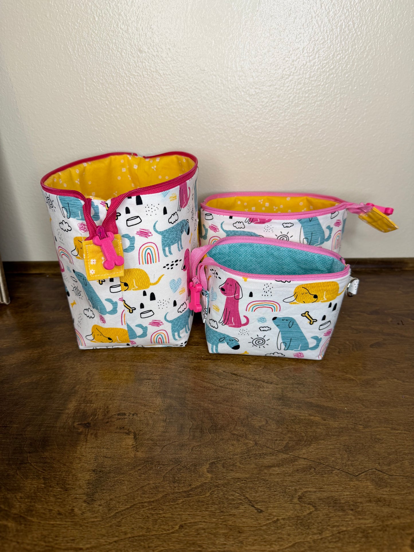 Zipper Bucket Bag - Striped Dogs