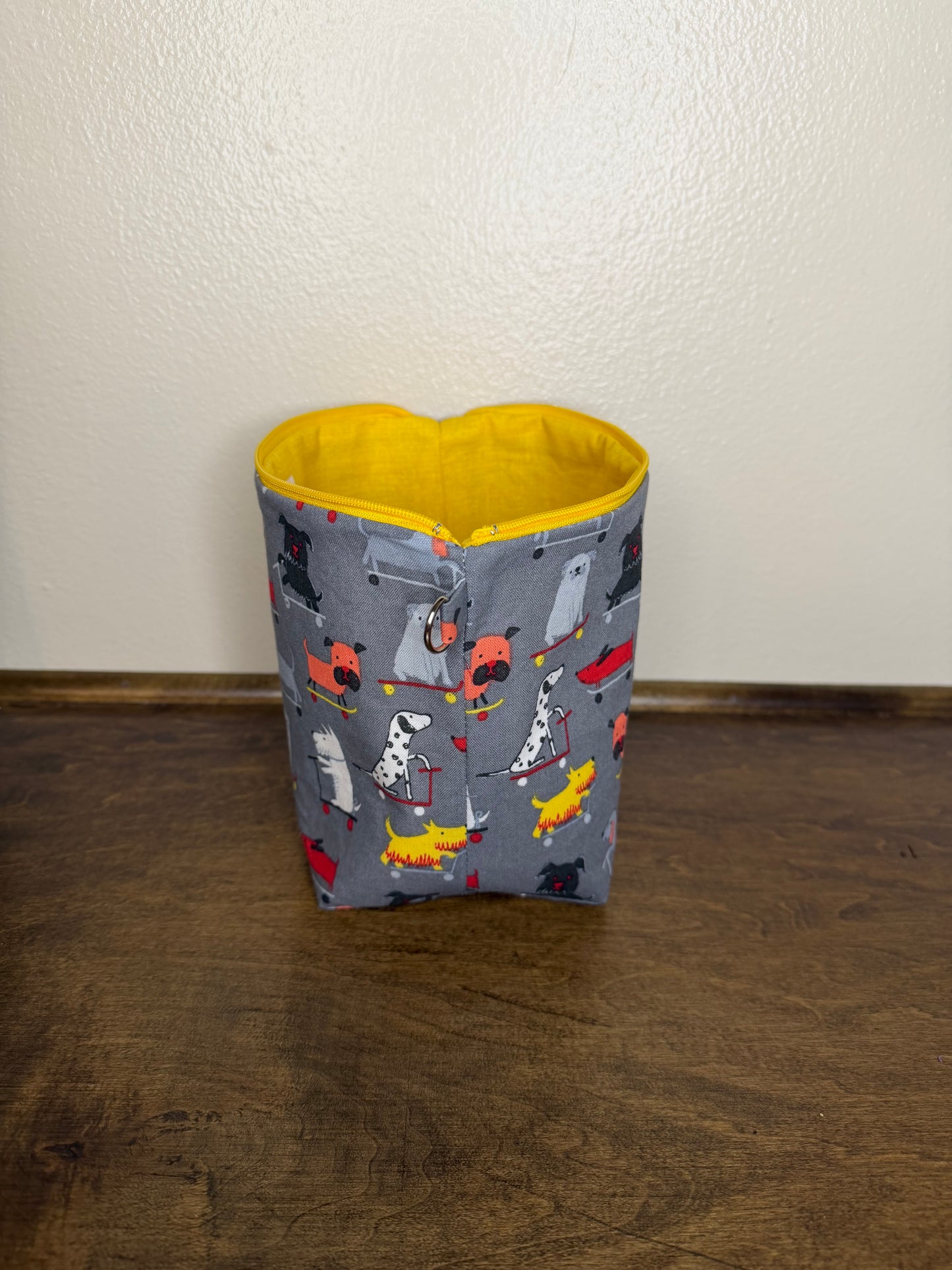 Zipper Bucket Bag - Dogs on Skateboards