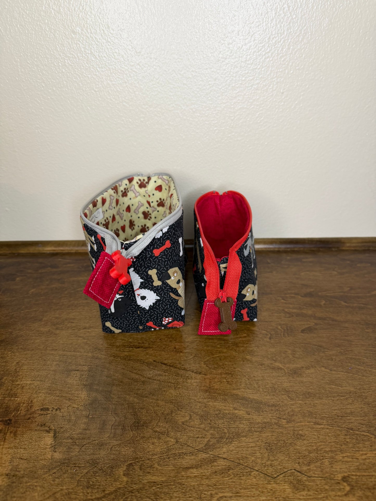 Zipper Bucket Bag - Dogs on Black