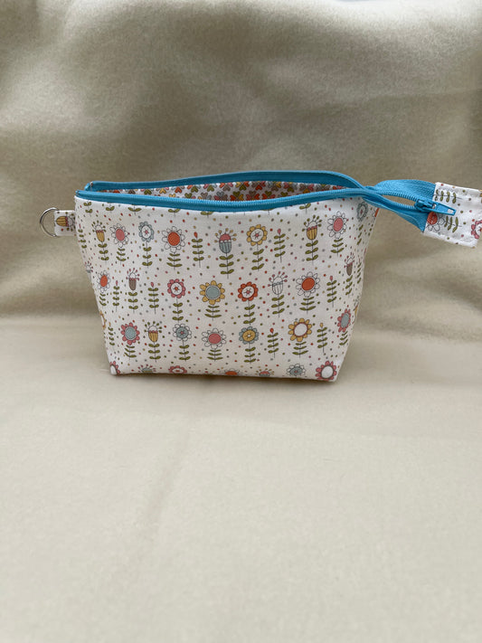 Zipper Bucket Bag - Tiny Flowers in a Row