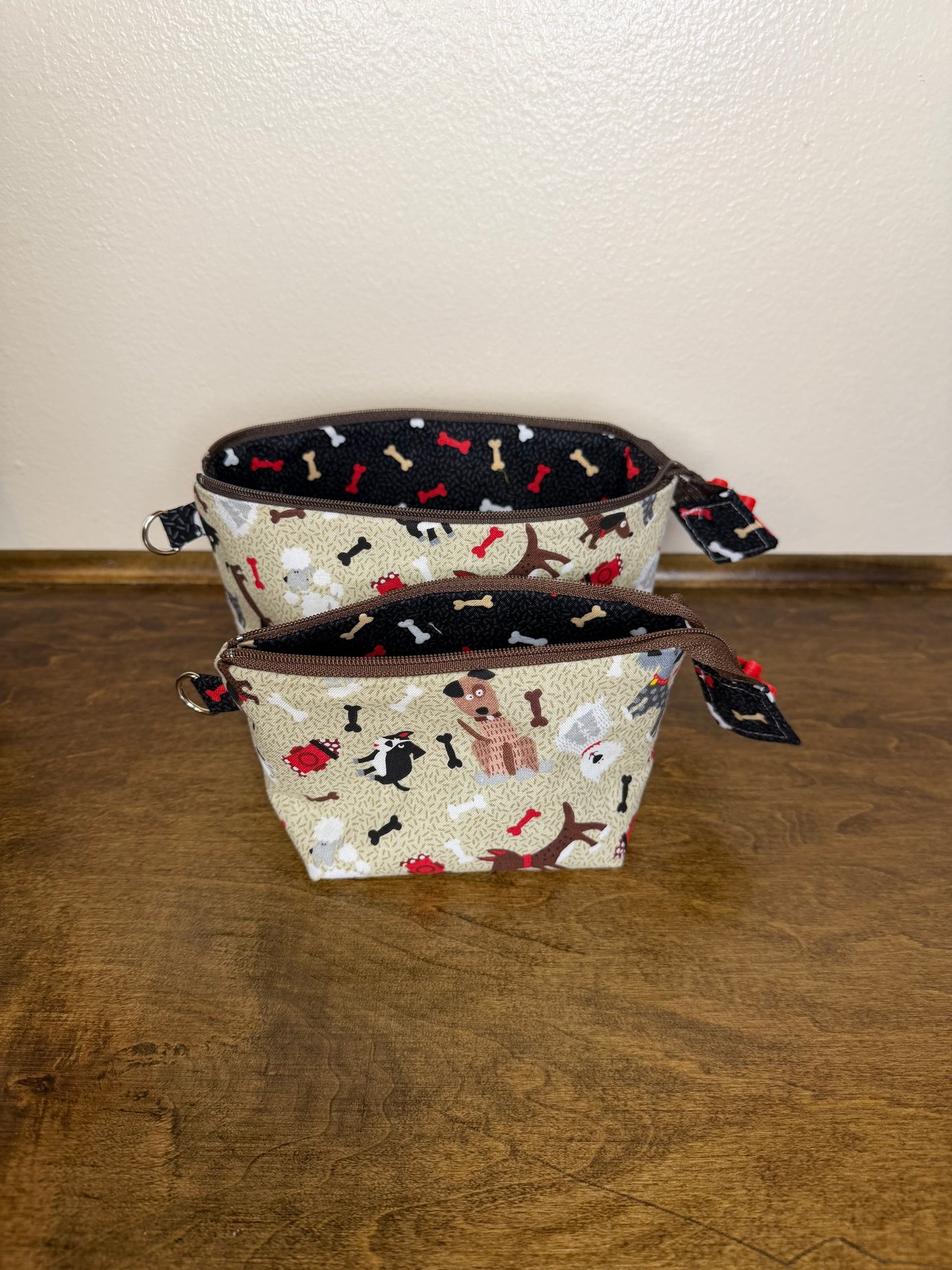 Zipper Bucket Bag - Dogs on Tan