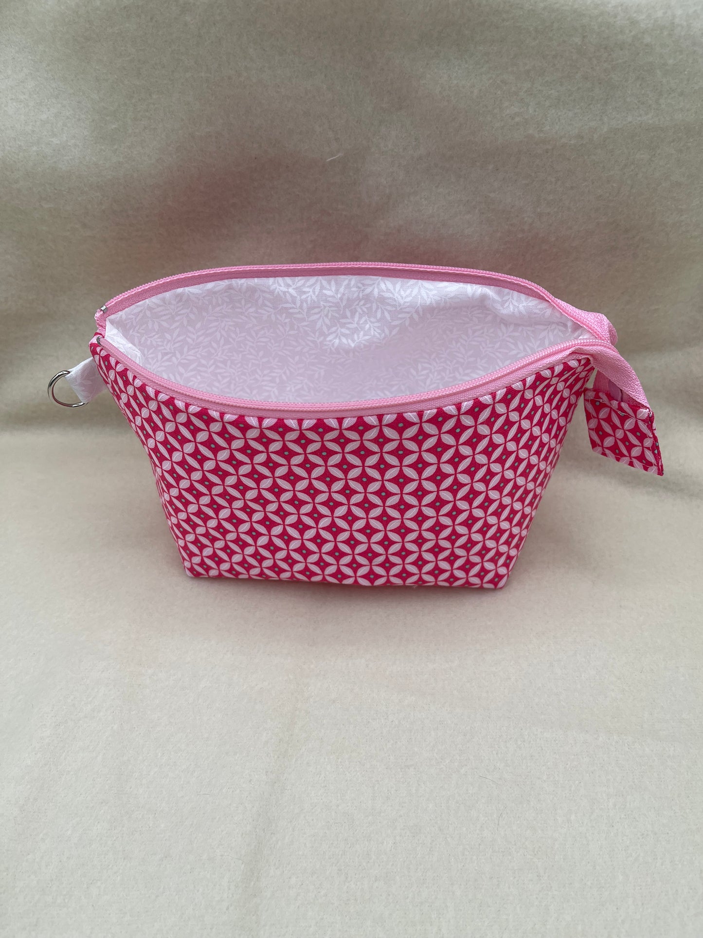 Zipper Bucket Bag - Pretty Pink Geometric