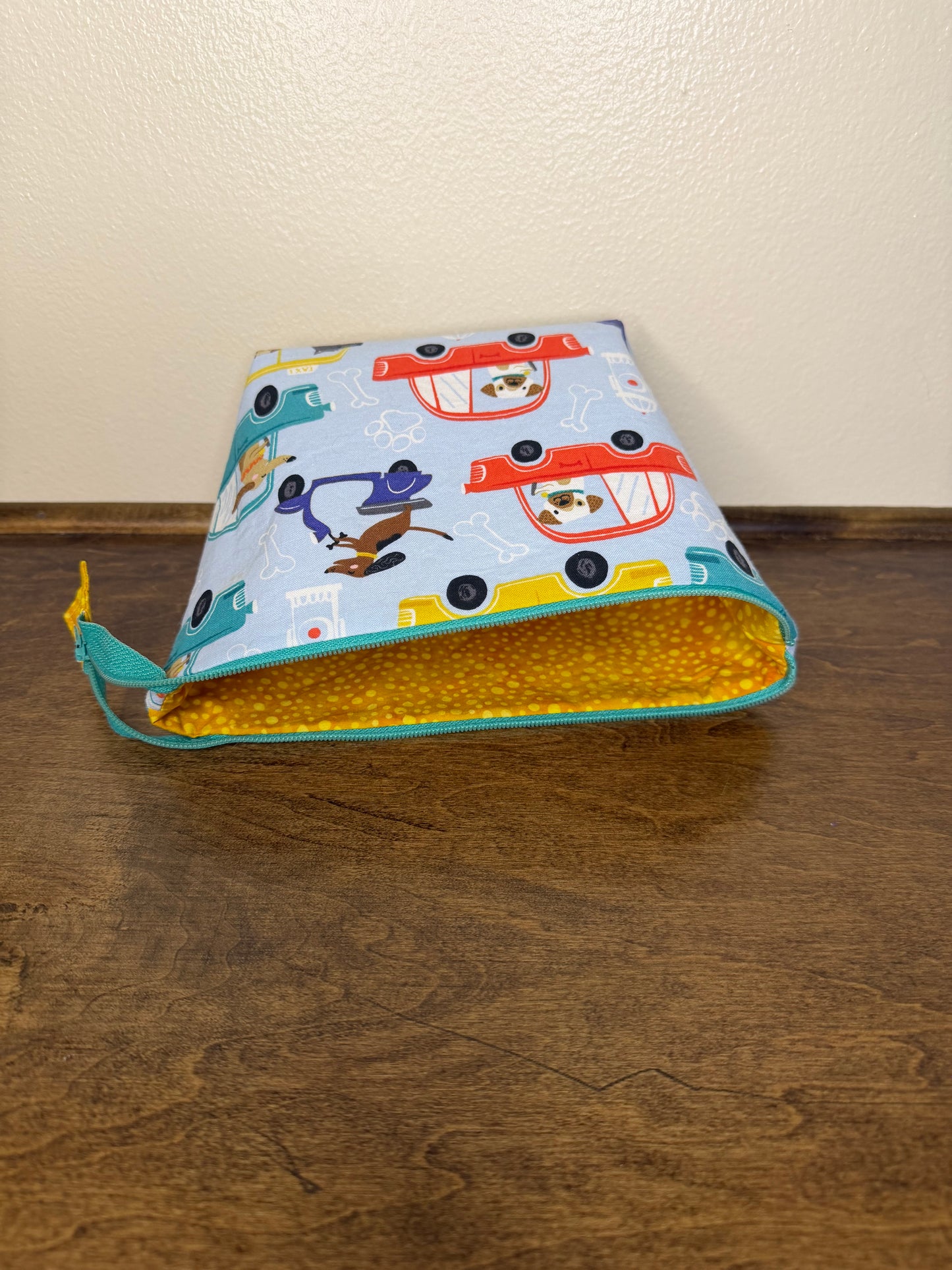 Zipper Bucket Bag - Dogs in Cars
