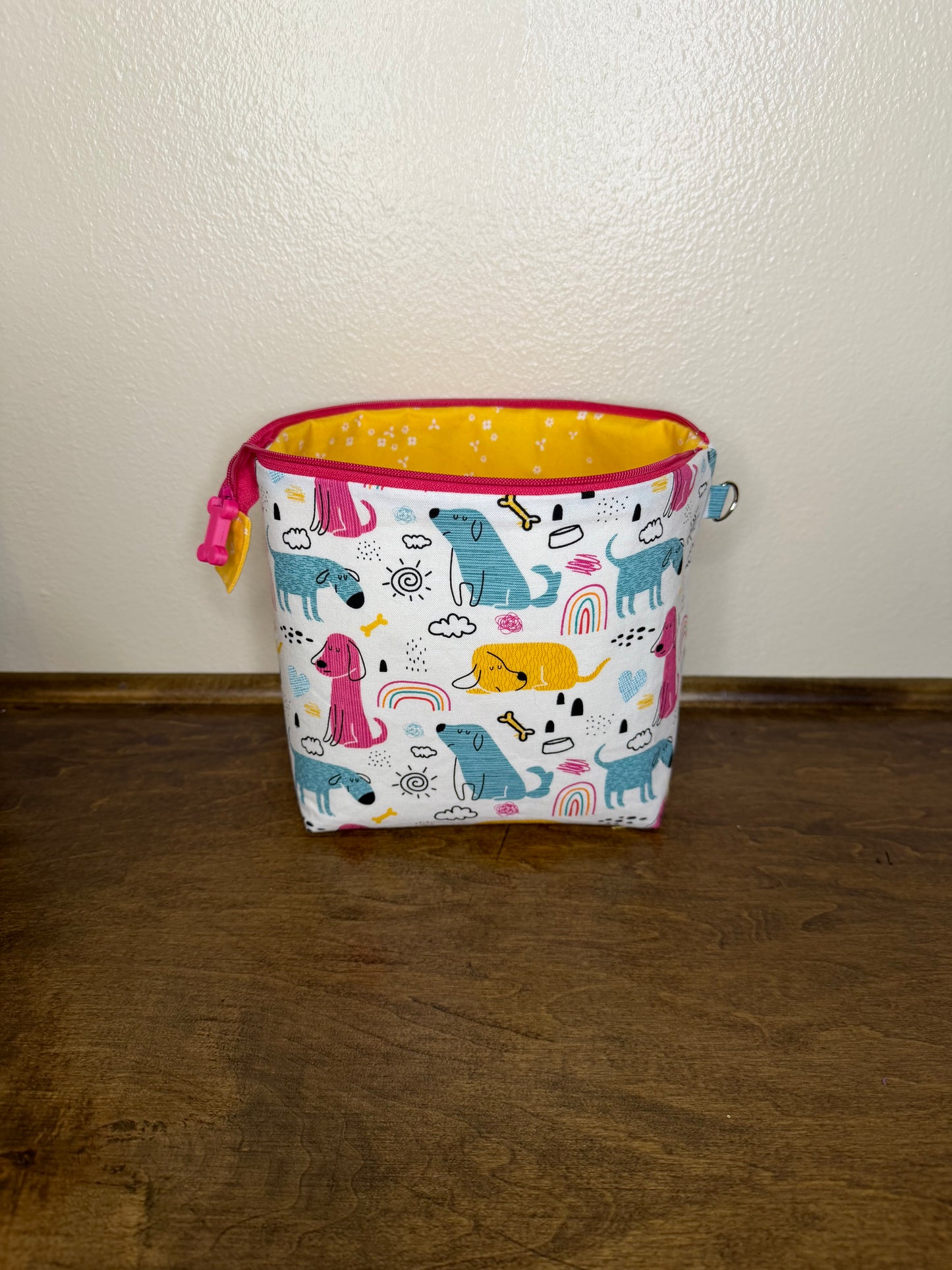 Zipper Bucket Bag - Striped Dogs