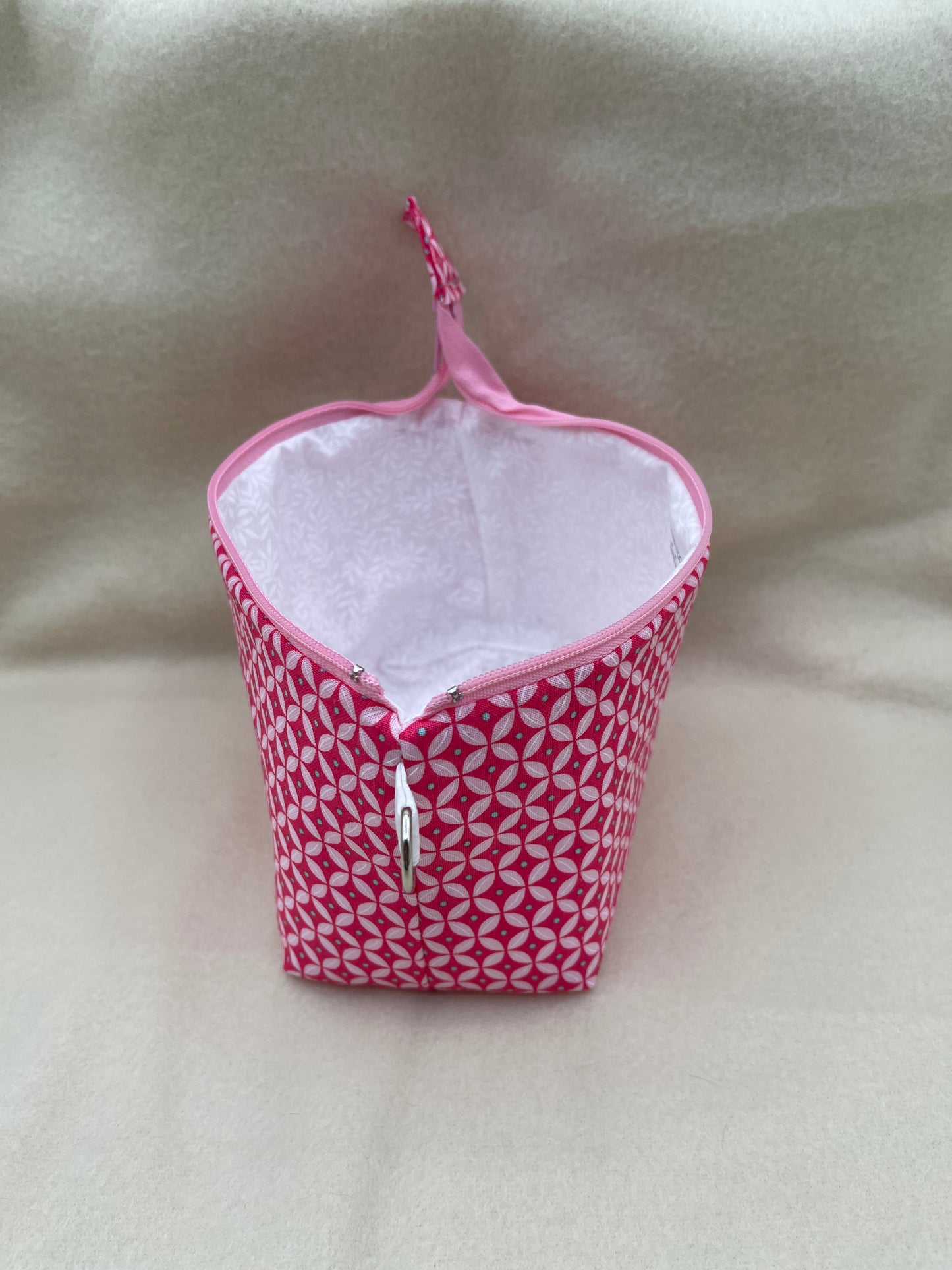 Zipper Bucket Bag - Pretty Pink Geometric