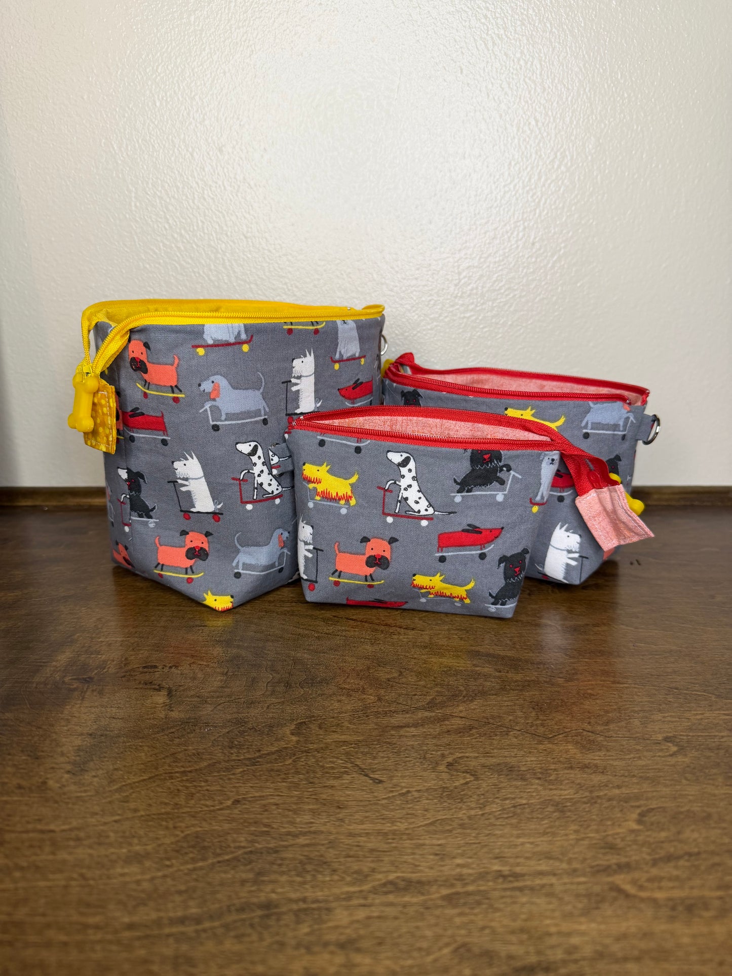 Zipper Bucket Bag - Dogs on Skateboards