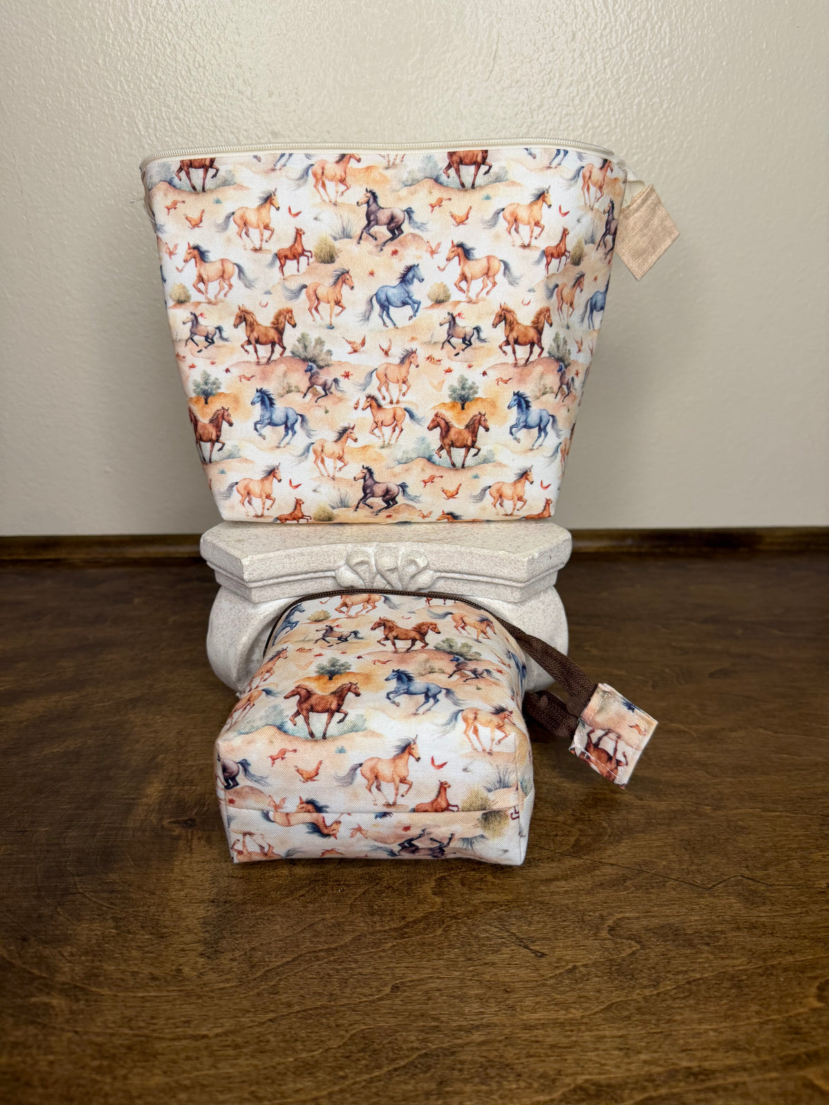Zipper Bucket Bag - Running Horses