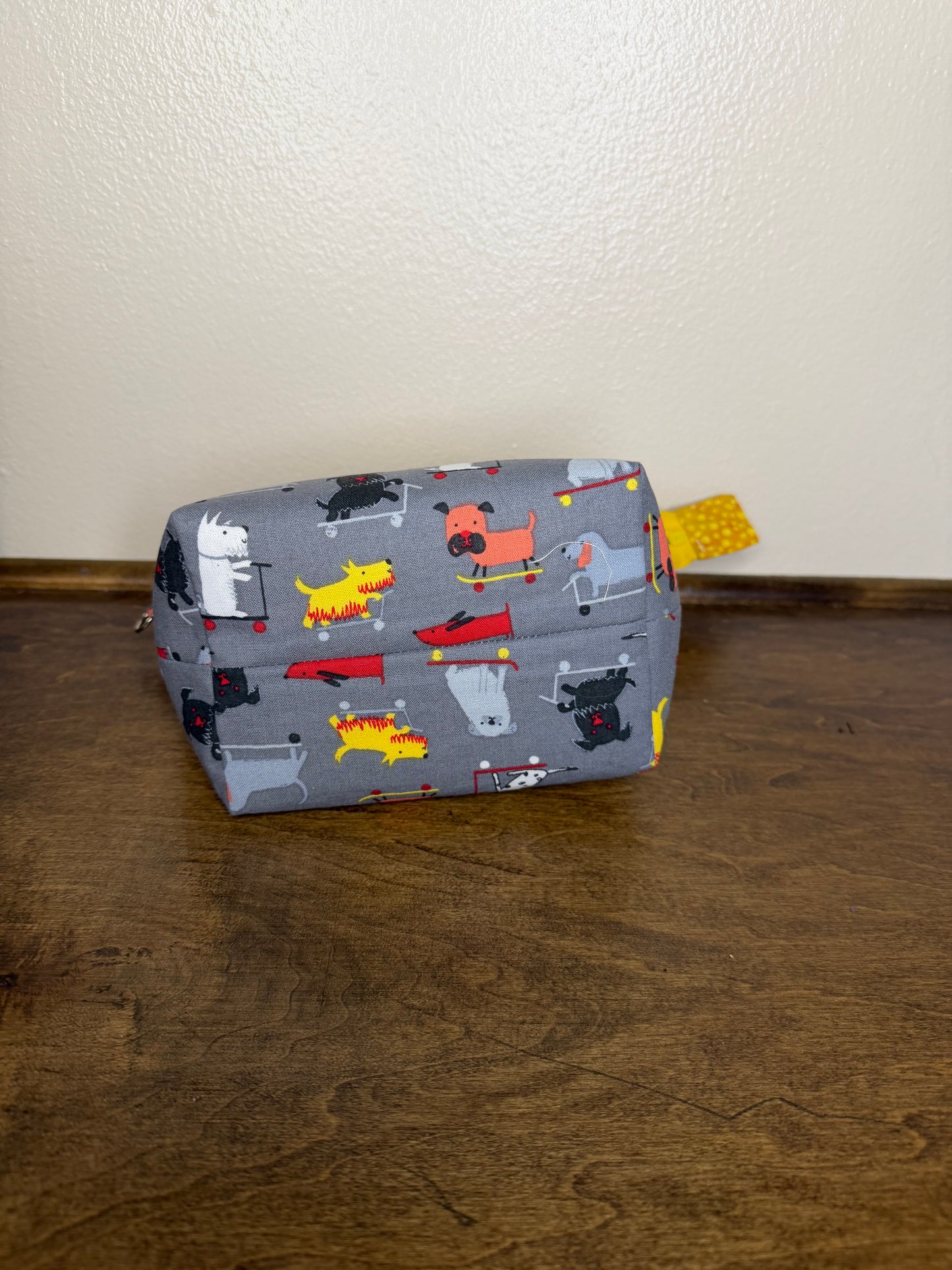 Zipper Bucket Bag - Dogs on Skateboards