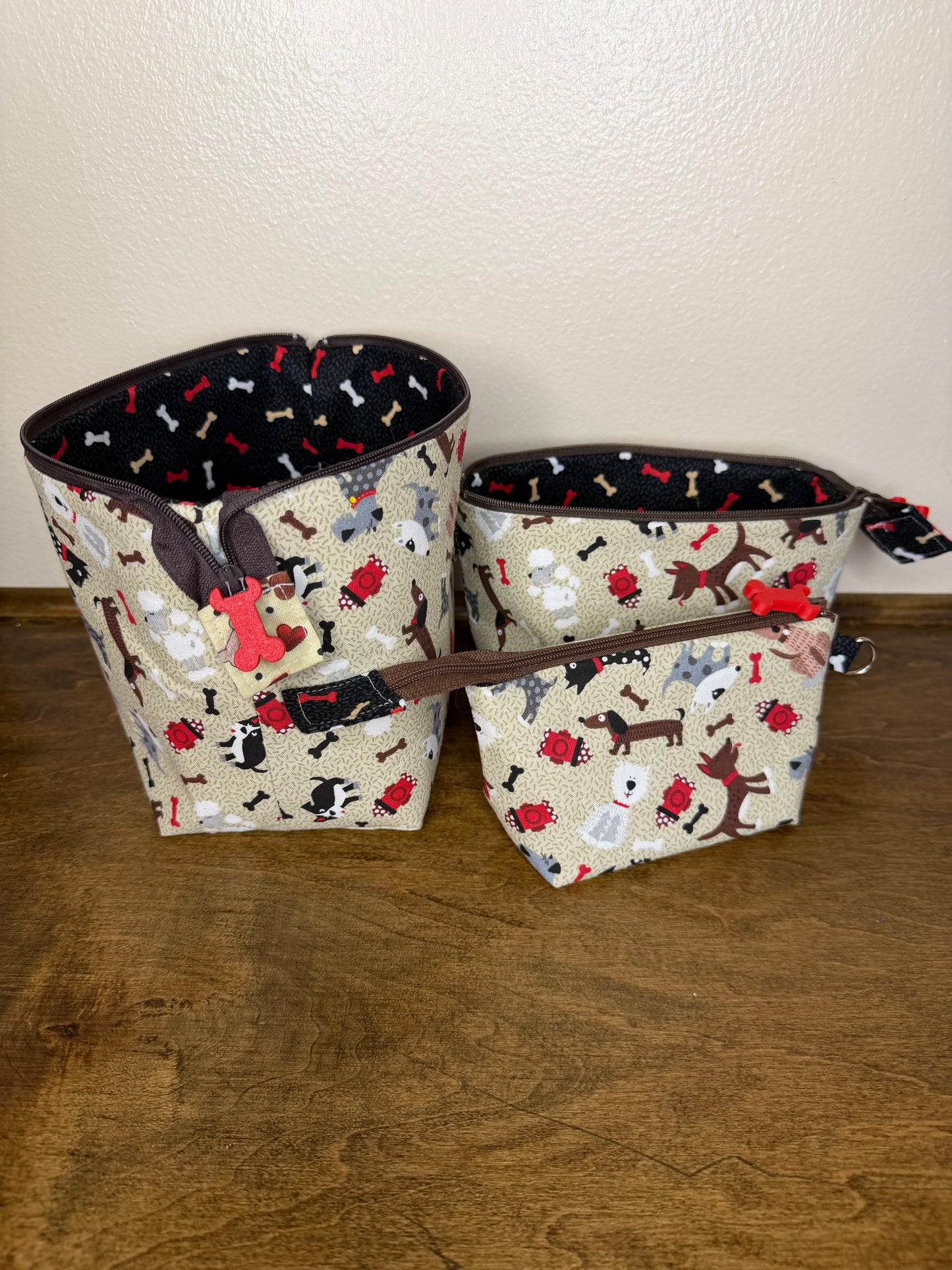 Zipper Bucket Bag - Dogs on Tan