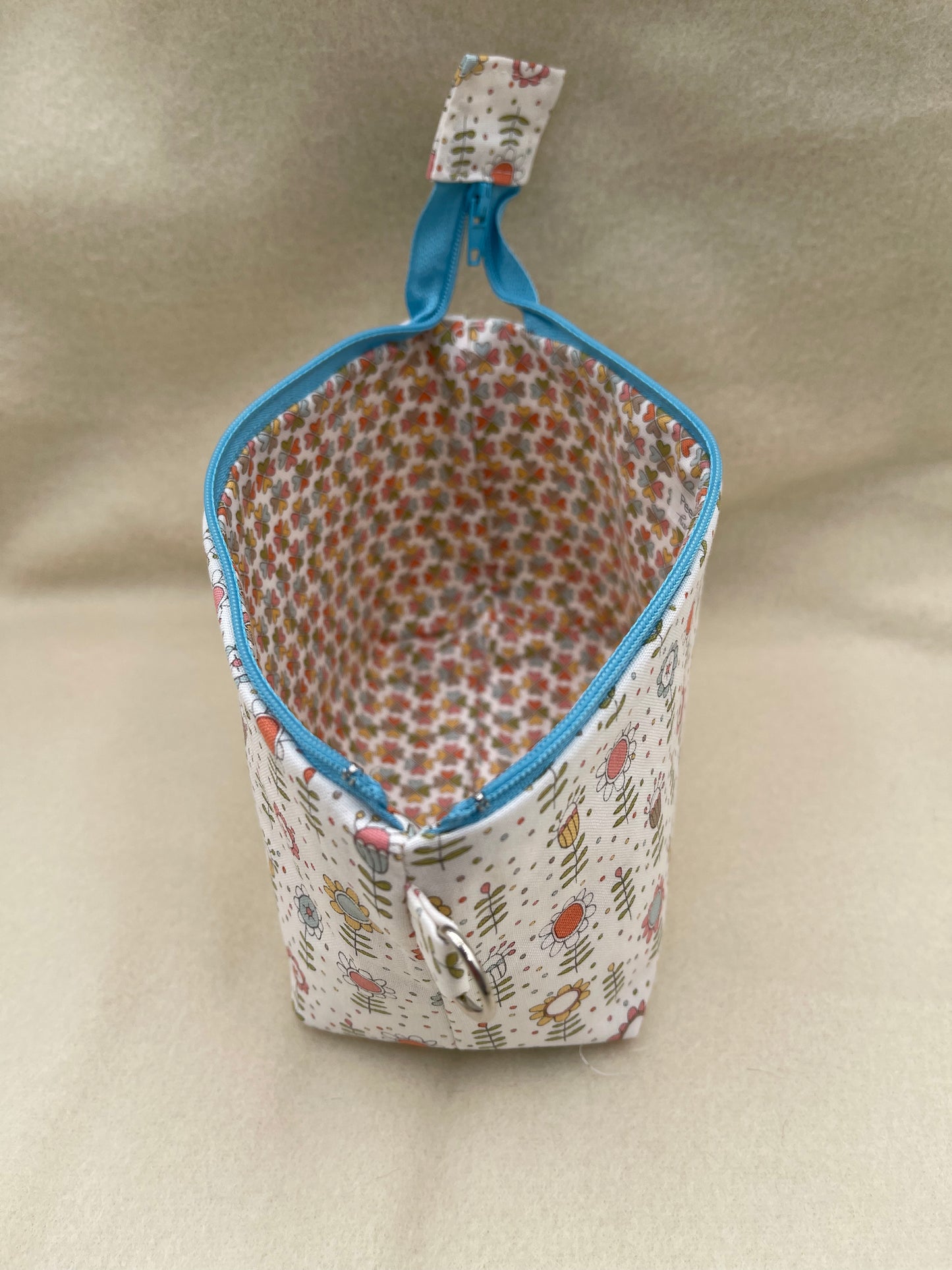 Zipper Bucket Bag - Tiny Flowers in a Row