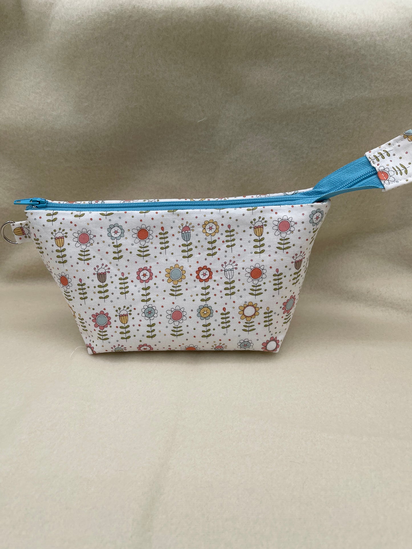 Zipper Bucket Bag - Tiny Flowers in a Row