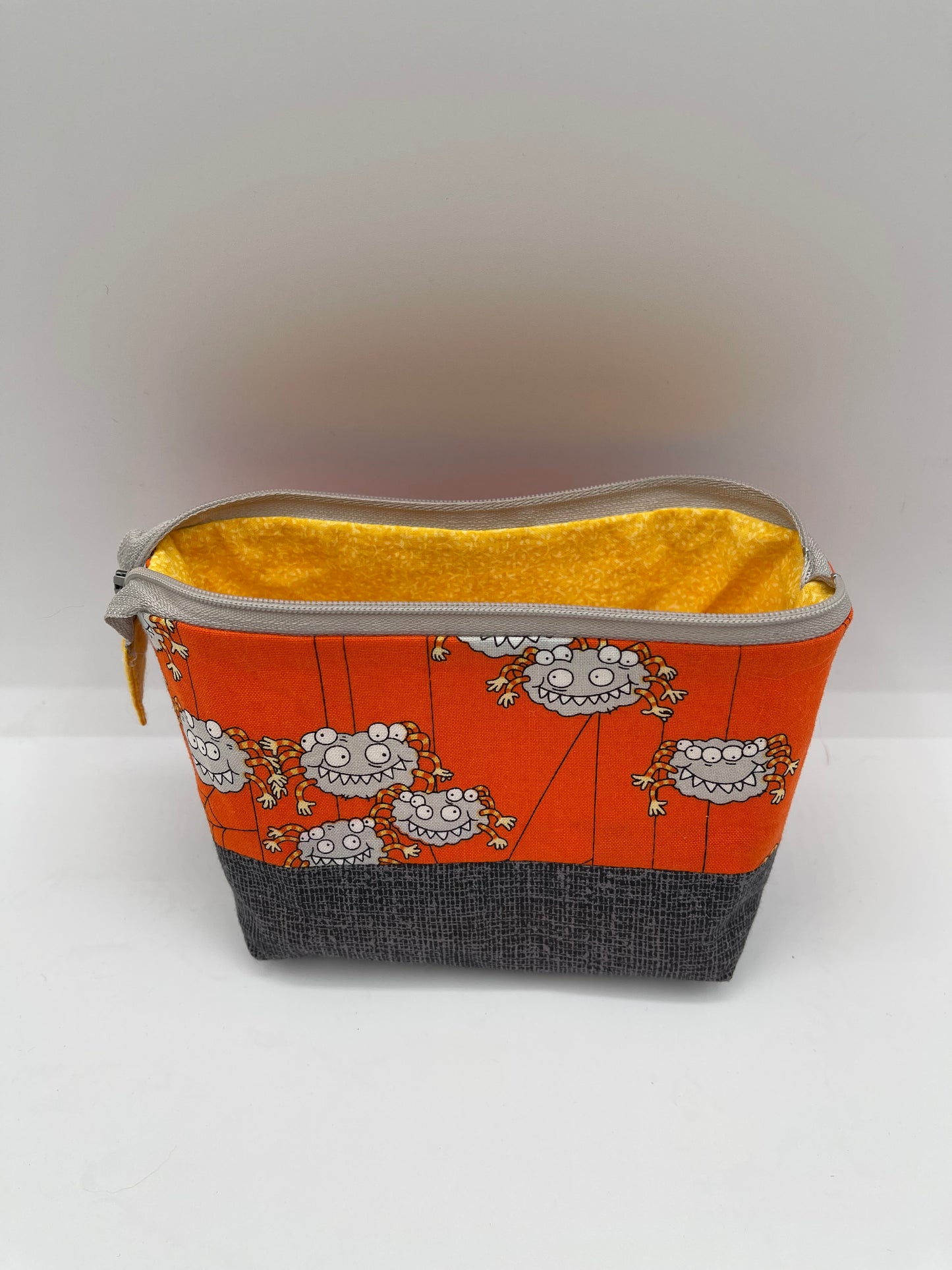 Zipper Bucket Bag - Halloween Cartoon Spiders