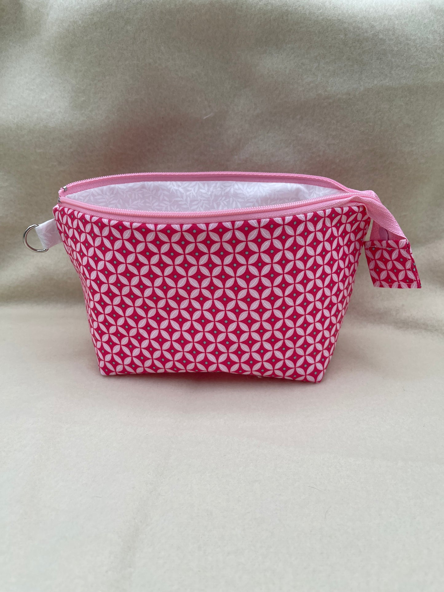 Zipper Bucket Bag - Pretty Pink Geometric