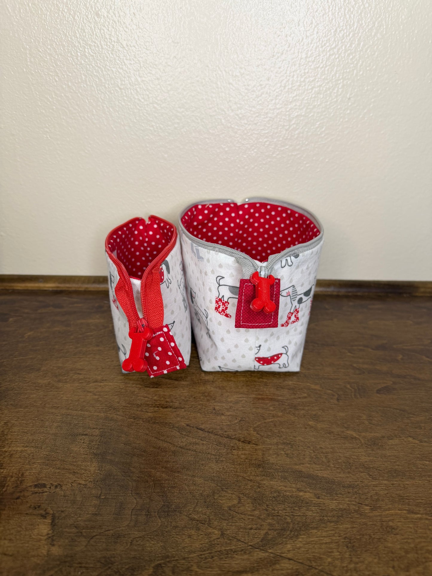 Zipper Bucket Bag - Rainy Dachshunds