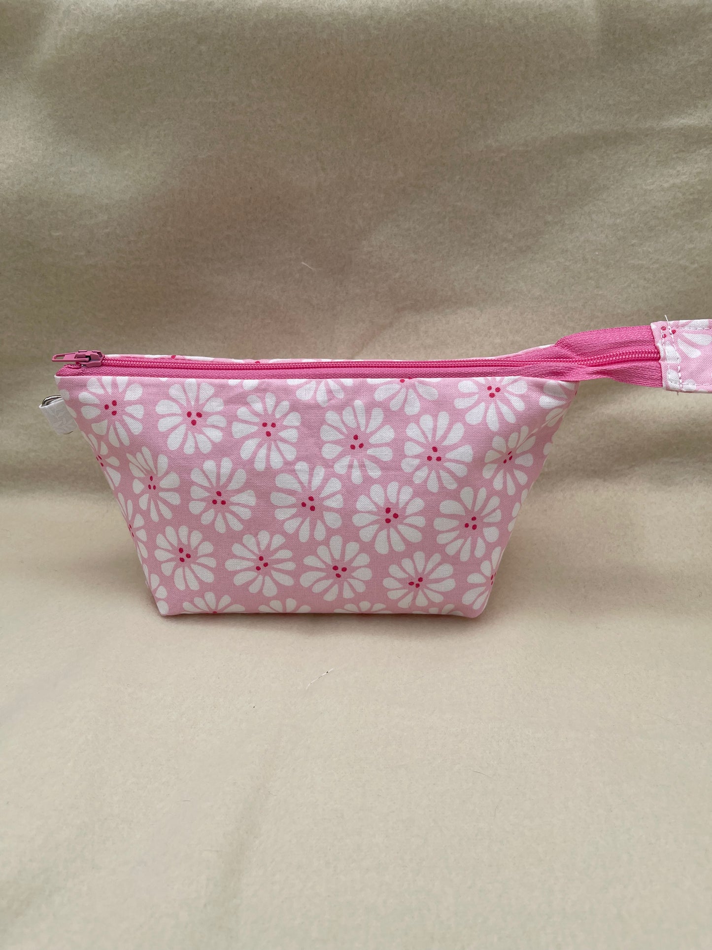 Zipper Bucket Bag - Pretty Pink Flowers