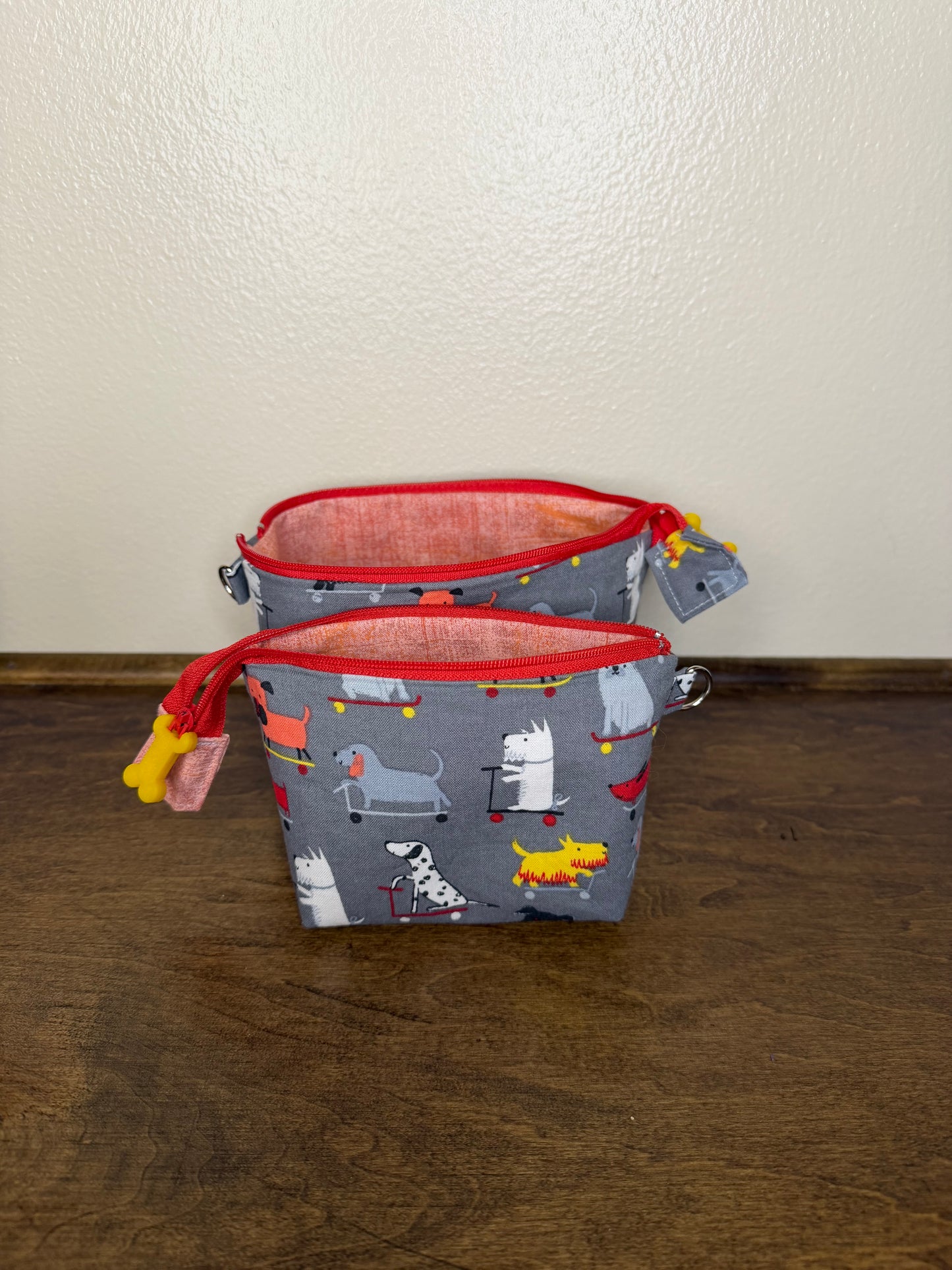 Zipper Bucket Bag - Dogs on Skateboards