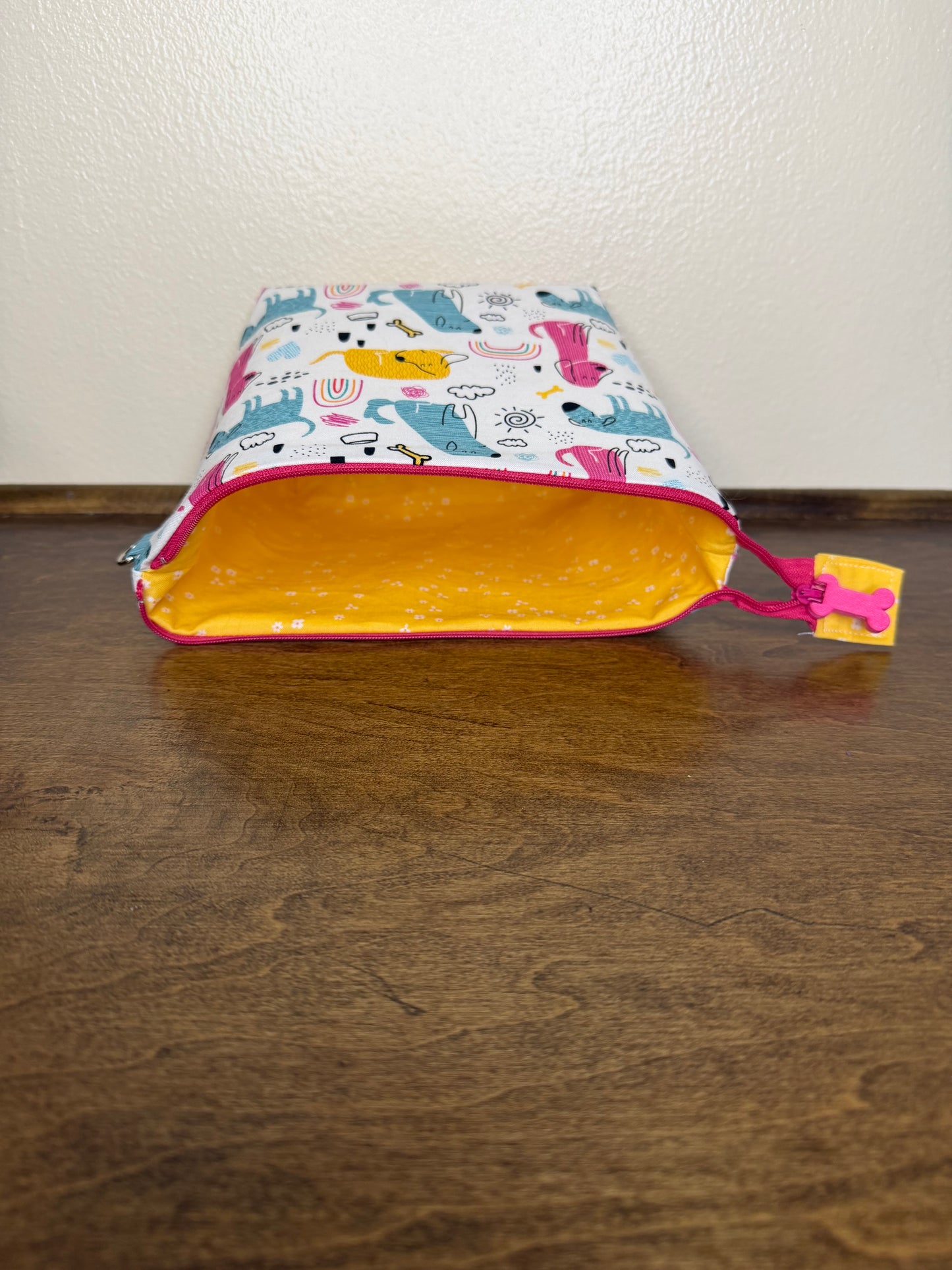 Zipper Bucket Bag - Striped Dogs
