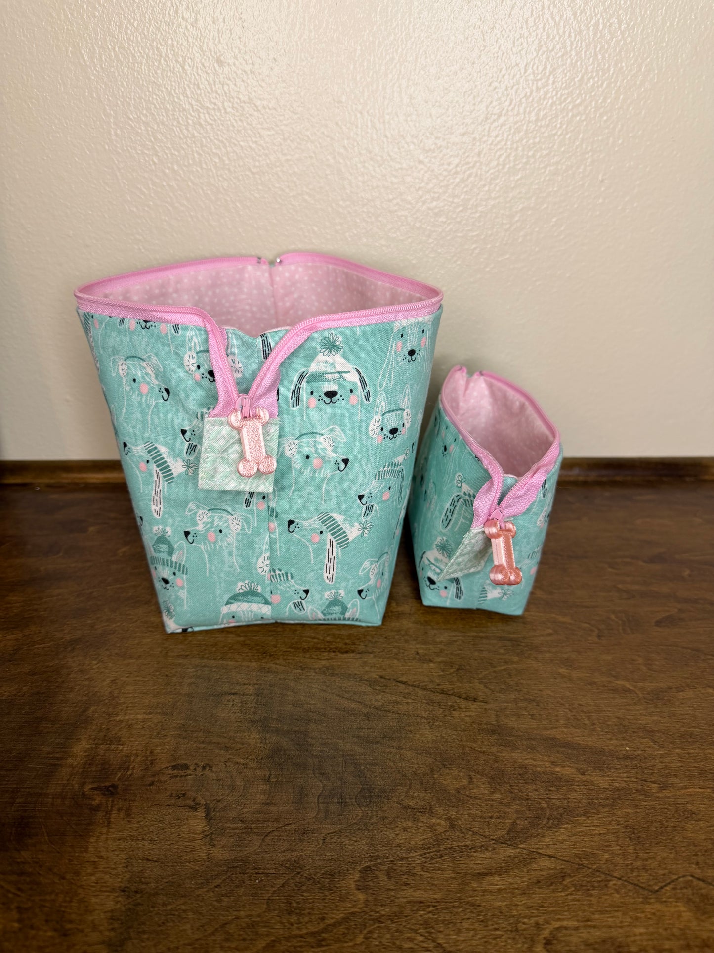 Zipper Bucket Bag - Dog Sketches on Teal