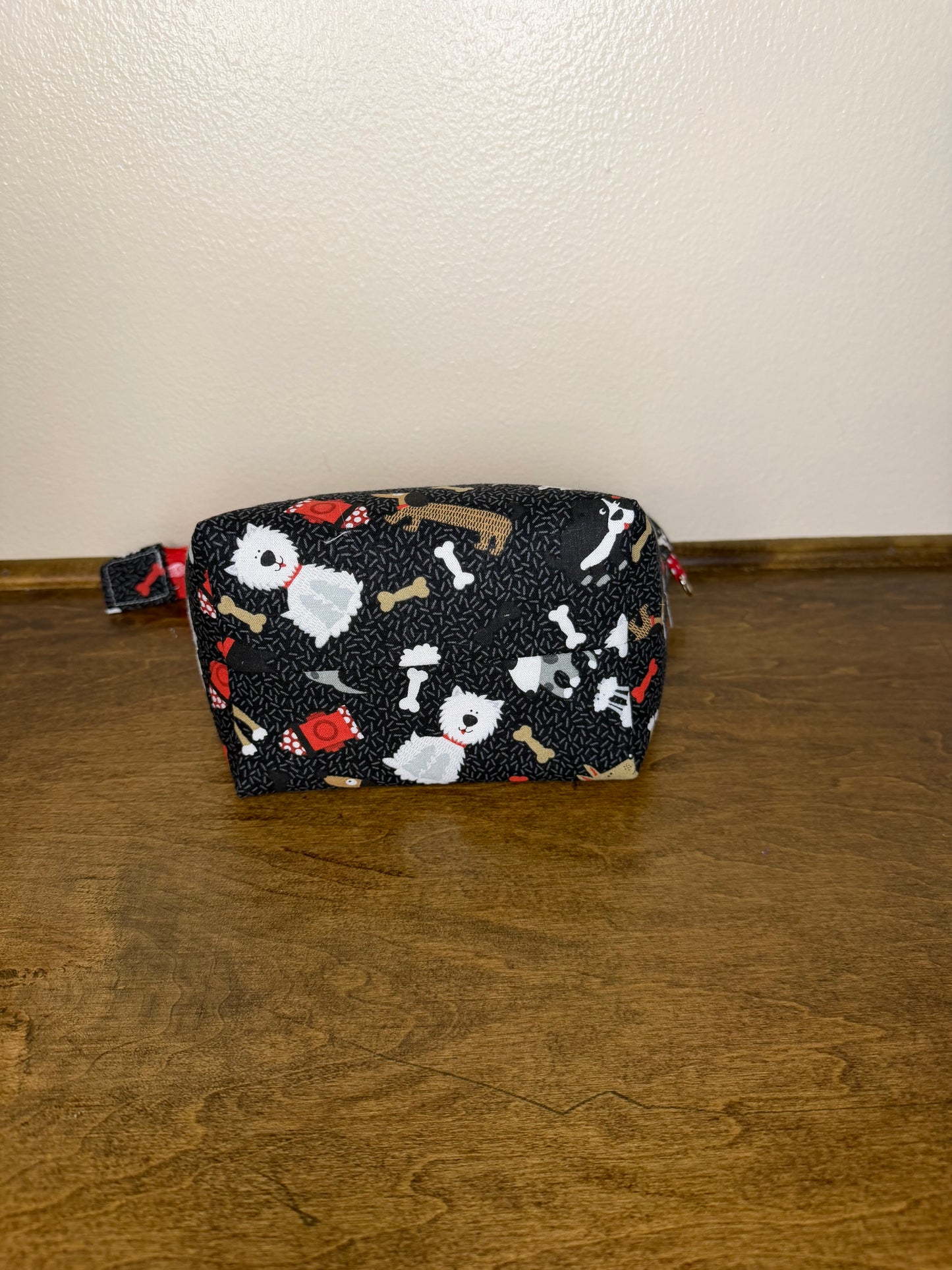 Zipper Bucket Bag - Dogs on Black